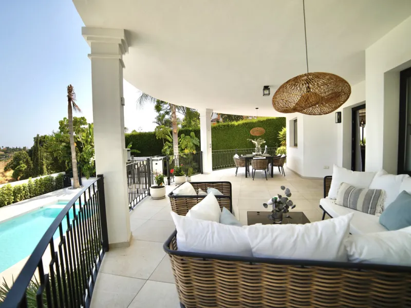 House - Detached Villa в продаже в Benahavís, Málaga. В доме 5 спален и 5 ванных комнат. Площадь дома 386 м². Площадь участка 765 м²