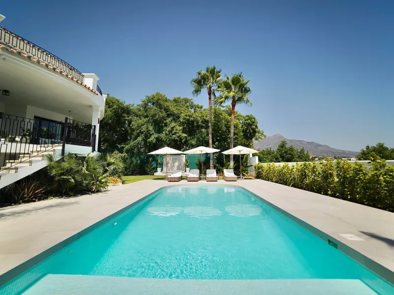 House - Detached Villa в продаже в Benahavís, Málaga. В доме 5 спален и 5 ванных комнат. Площадь дома 386 м². Площадь участка 765 м²