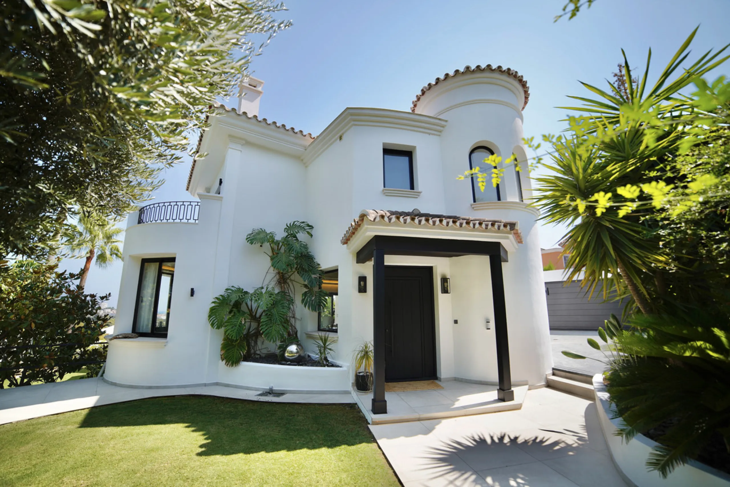 House - Detached Villa в продаже в Benahavís, Málaga. В доме 5 спален и 5 ванных комнат. Площадь дома 386 м². Площадь участка 765 м²