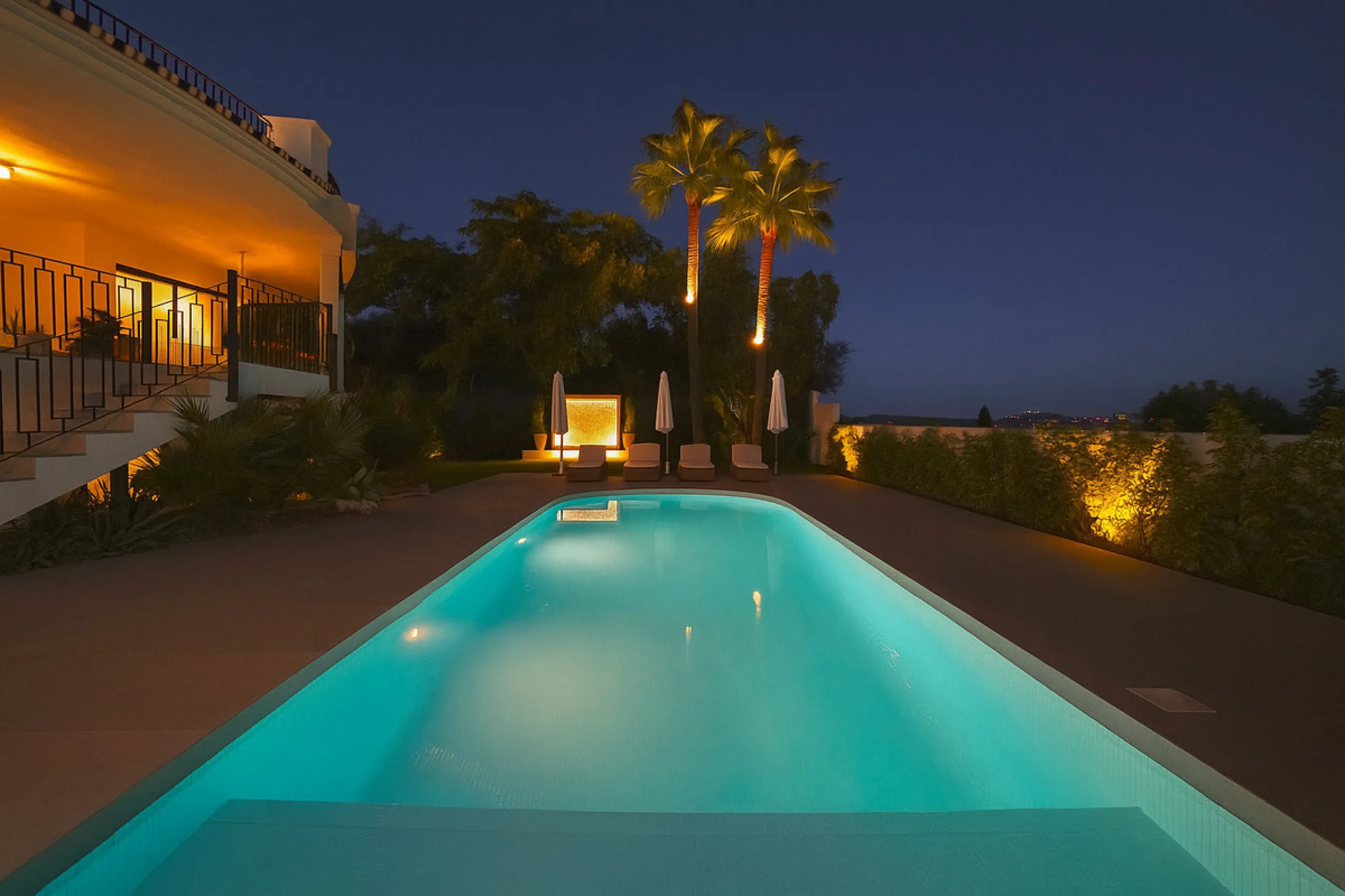 House - Detached Villa в продаже в Benahavís, Málaga. В доме 5 спален и 5 ванных комнат. Площадь дома 386 м². Площадь участка 765 м²