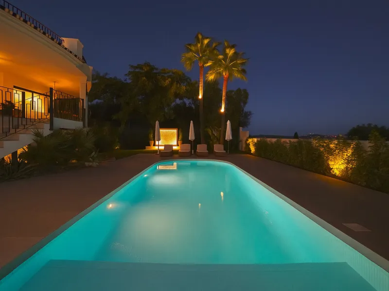 House - Detached Villa в продаже в Benahavís, Málaga. В доме 5 спален и 5 ванных комнат. Площадь дома 386 м². Площадь участка 765 м²