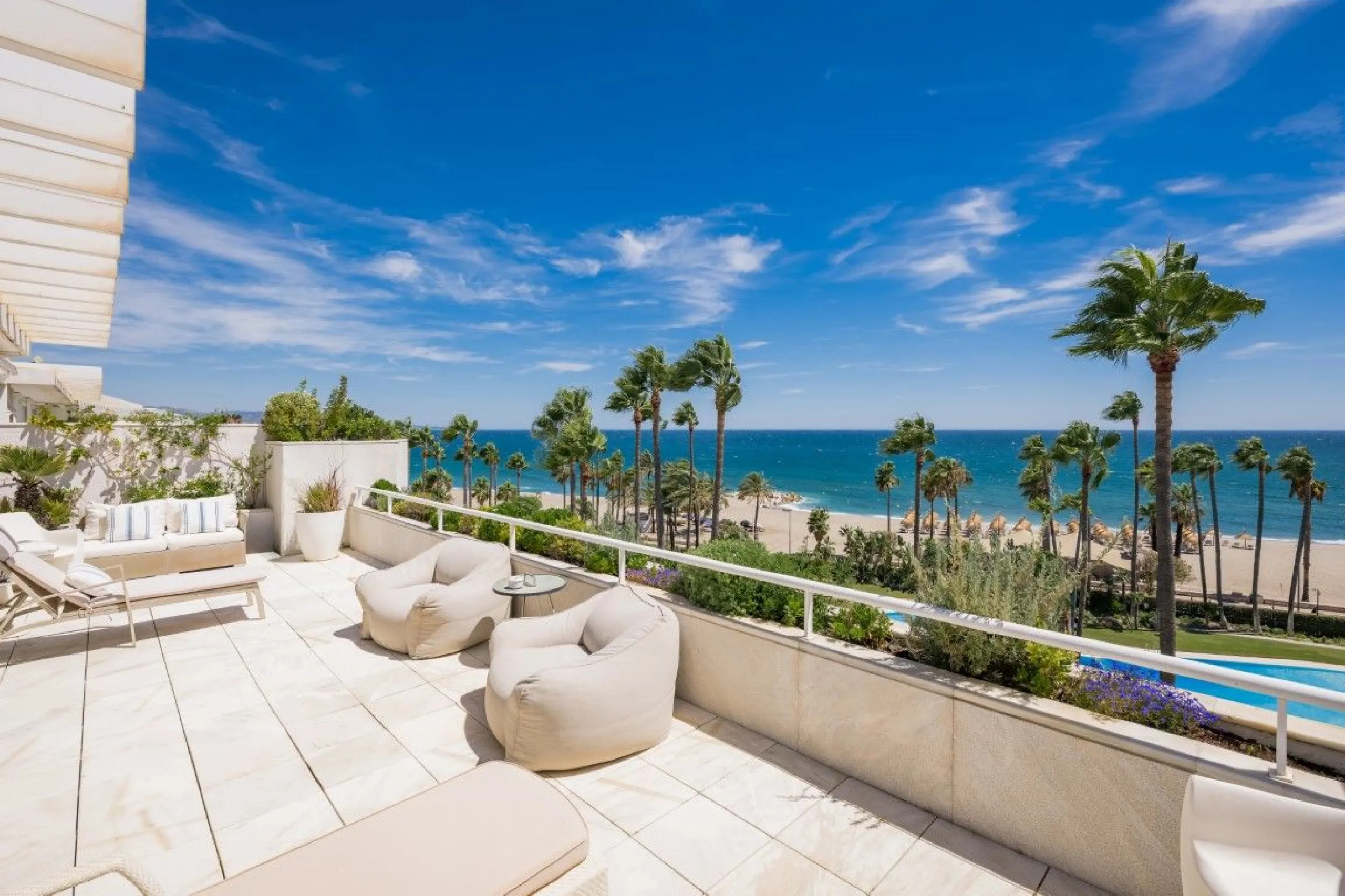 Apartment - Penthouse в продаже в Marbella, Málaga. В доме 3 спален и 3 ванных комнат. Площадь дома 221 м²