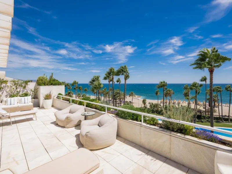 Apartment - Penthouse в продаже в Marbella, Málaga. В доме 3 спален и 3 ванных комнат. Площадь дома 221 м²