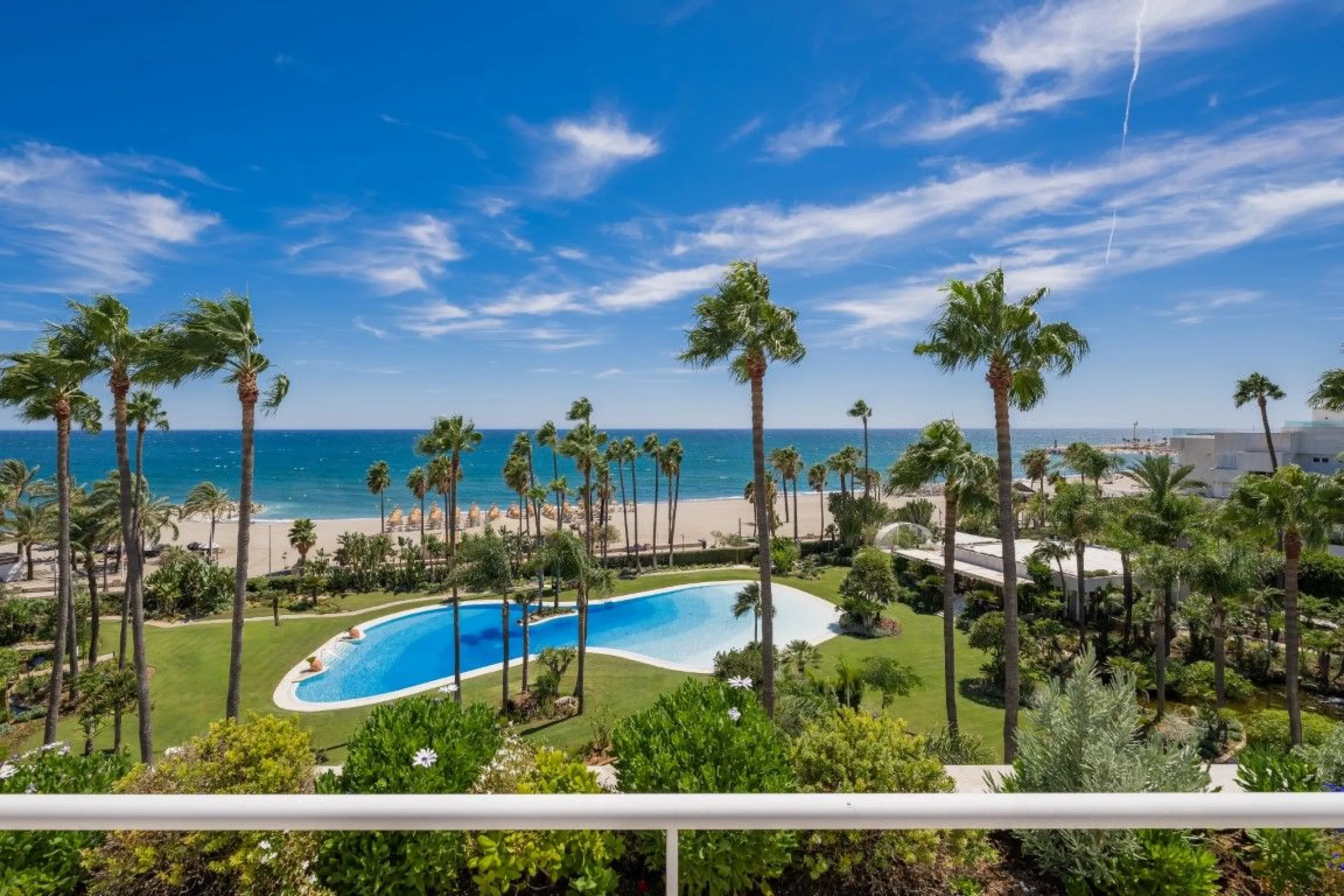 Apartment - Penthouse в продаже в Marbella, Málaga. В доме 3 спален и 3 ванных комнат. Площадь дома 221 м²