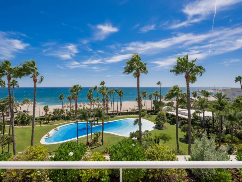 Apartment - Penthouse в продаже в Marbella, Málaga. В доме 3 спален и 3 ванных комнат. Площадь дома 221 м²