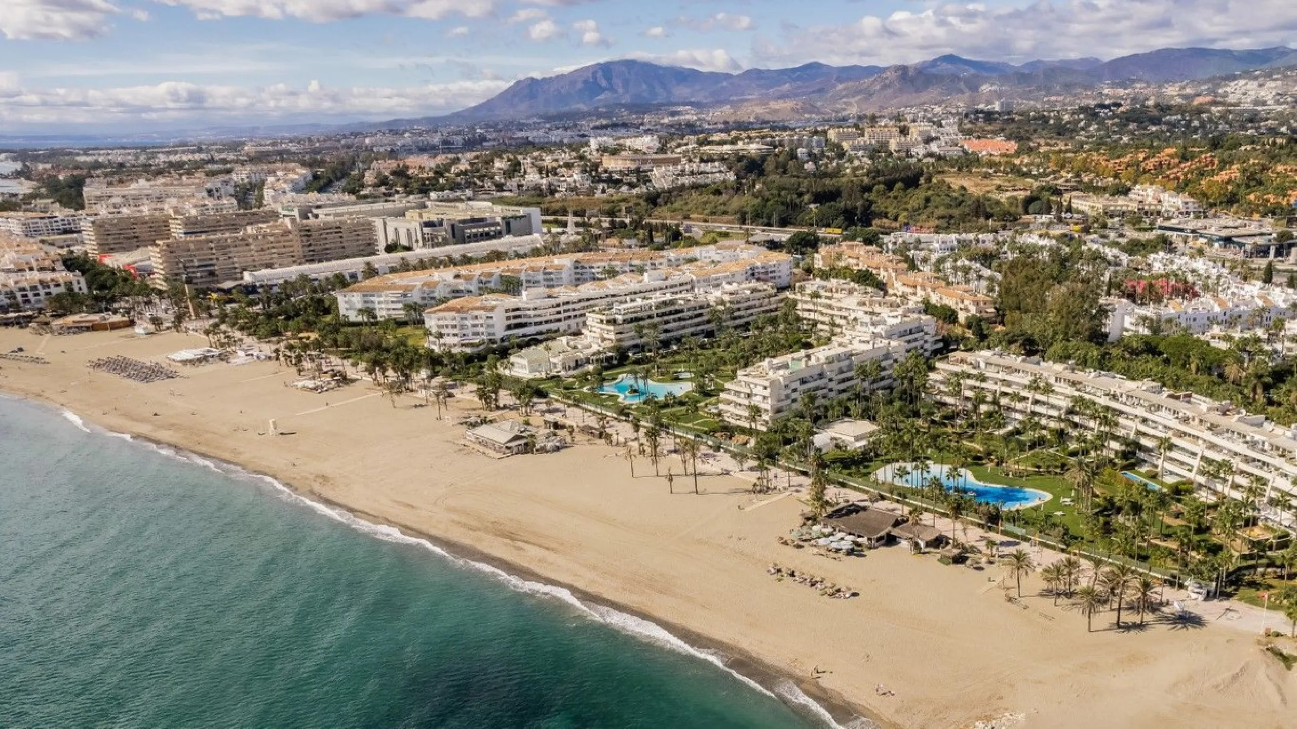 Apartment - Penthouse в продаже в Marbella, Málaga. В доме 3 спален и 3 ванных комнат. Площадь дома 221 м²