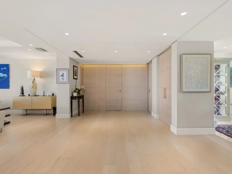 Apartment - Penthouse в продаже в Marbella, Málaga. В доме 3 спален и 3 ванных комнат. Площадь дома 221 м²