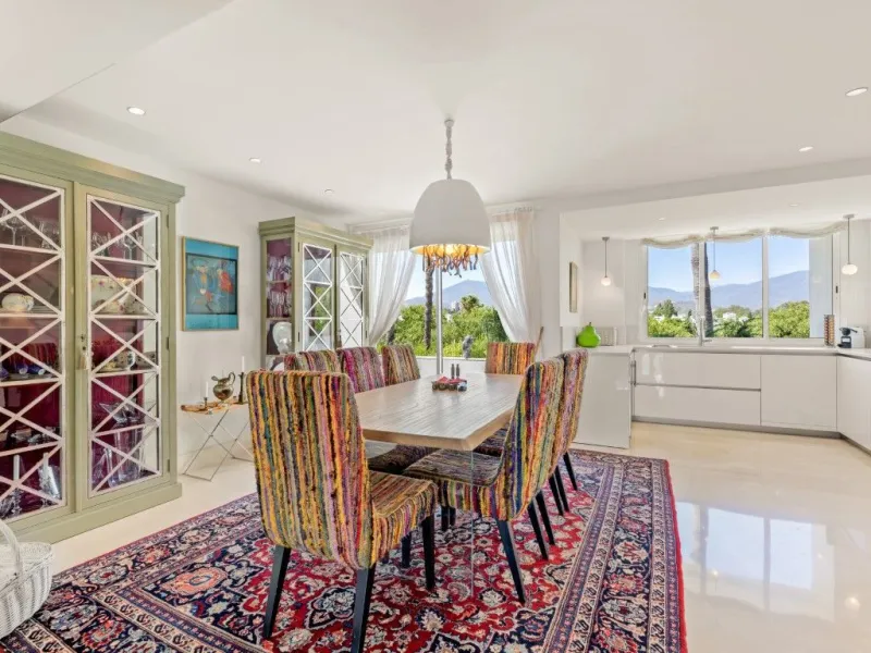 Apartment - Penthouse в продаже в Marbella, Málaga. В доме 3 спален и 3 ванных комнат. Площадь дома 221 м²