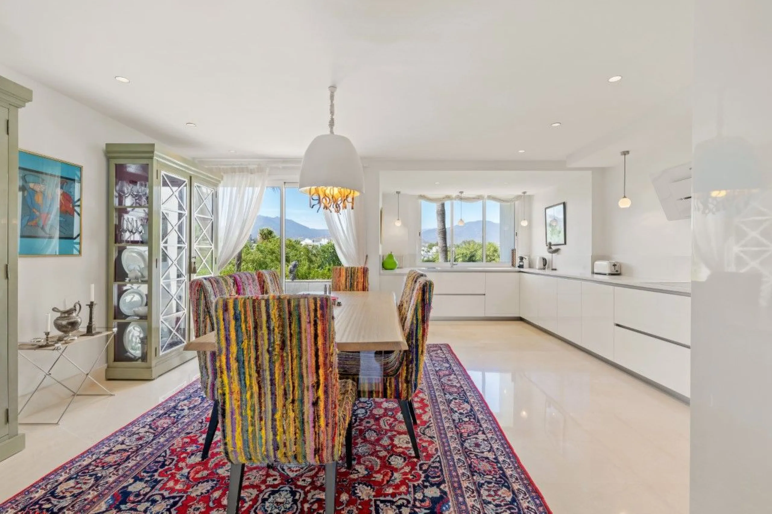 Apartment - Penthouse в продаже в Marbella, Málaga. В доме 3 спален и 3 ванных комнат. Площадь дома 221 м²