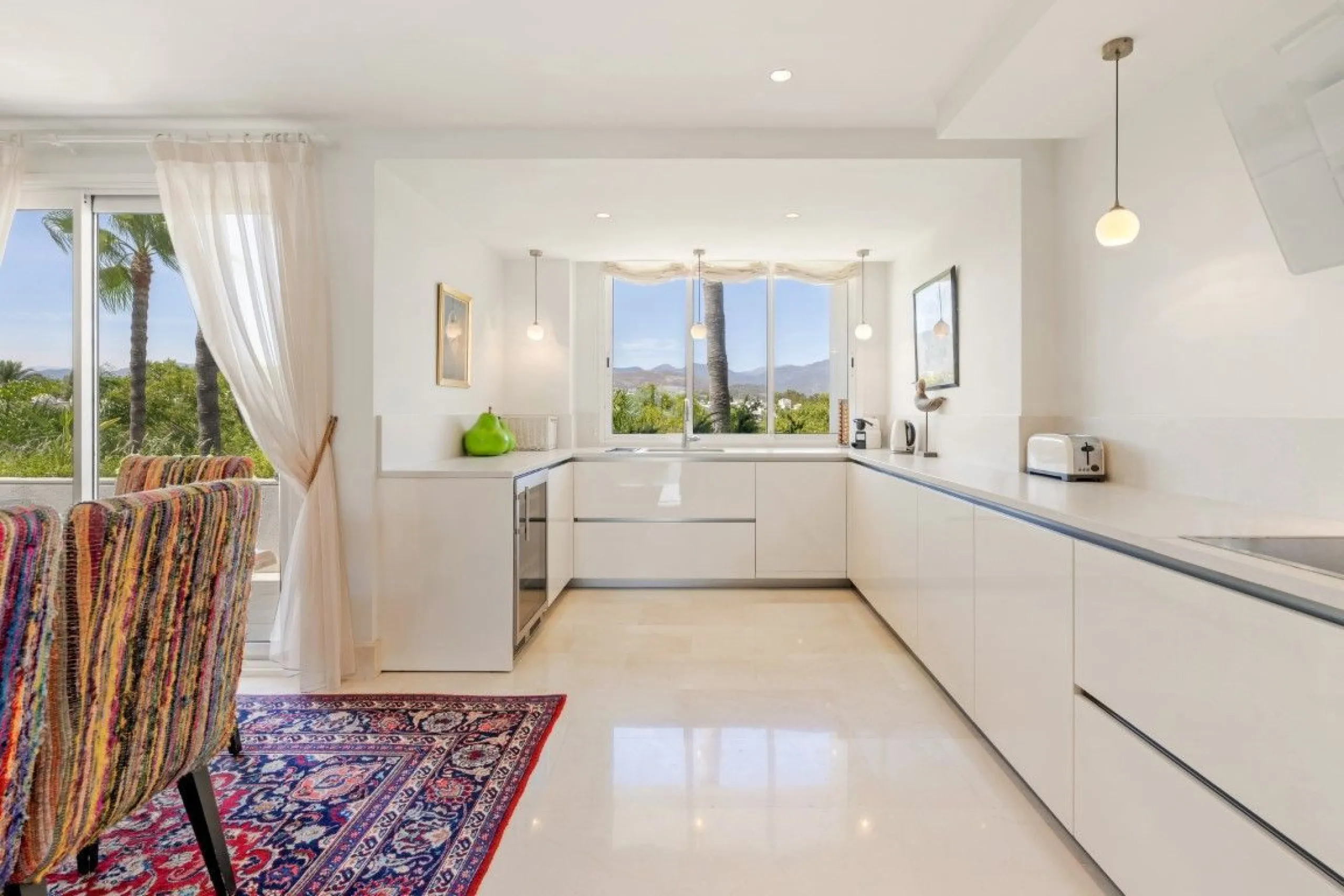 Apartment - Penthouse в продаже в Marbella, Málaga. В доме 3 спален и 3 ванных комнат. Площадь дома 221 м²