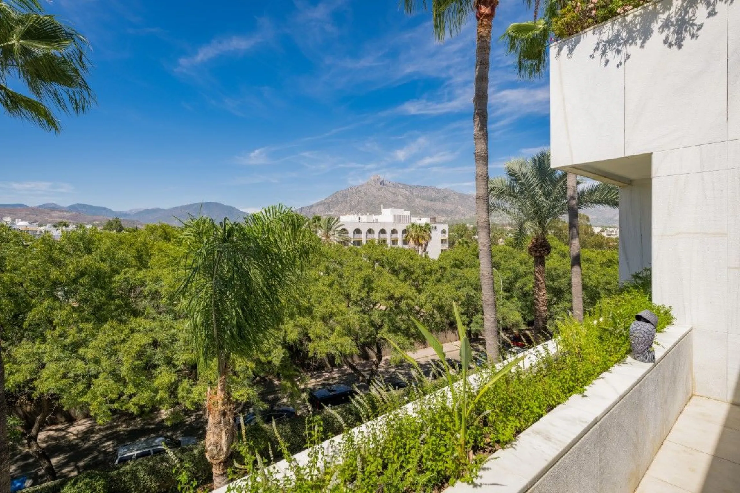 Apartment - Penthouse в продаже в Marbella, Málaga. В доме 3 спален и 3 ванных комнат. Площадь дома 221 м²