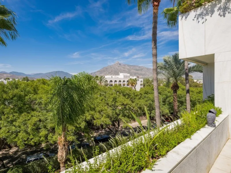 Apartment - Penthouse в продаже в Marbella, Málaga. В доме 3 спален и 3 ванных комнат. Площадь дома 221 м²