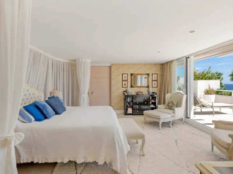 Apartment - Penthouse в продаже в Marbella, Málaga. В доме 3 спален и 3 ванных комнат. Площадь дома 221 м²