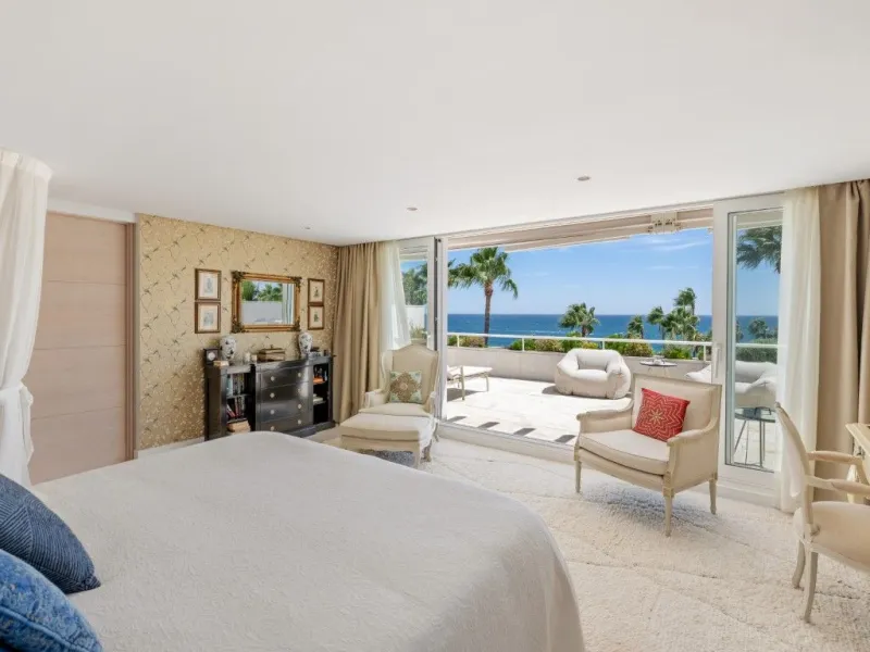 Apartment - Penthouse в продаже в Marbella, Málaga. В доме 3 спален и 3 ванных комнат. Площадь дома 221 м²