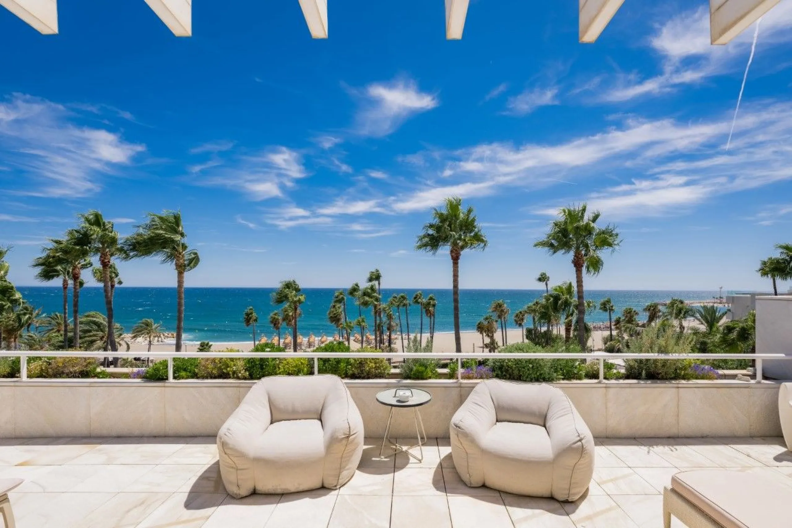 Apartment - Penthouse в продаже в Marbella, Málaga. В доме 3 спален и 3 ванных комнат. Площадь дома 221 м²