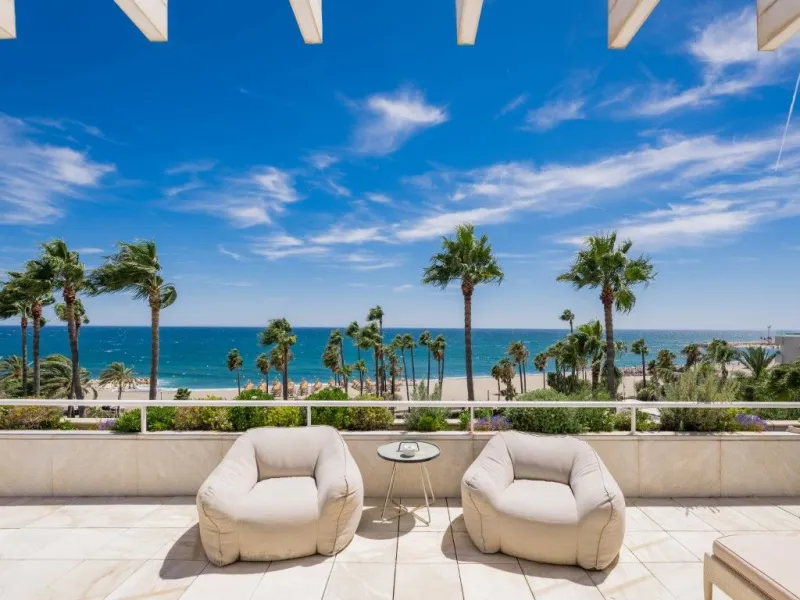 Apartment - Penthouse в продаже в Marbella, Málaga. В доме 3 спален и 3 ванных комнат. Площадь дома 221 м²
