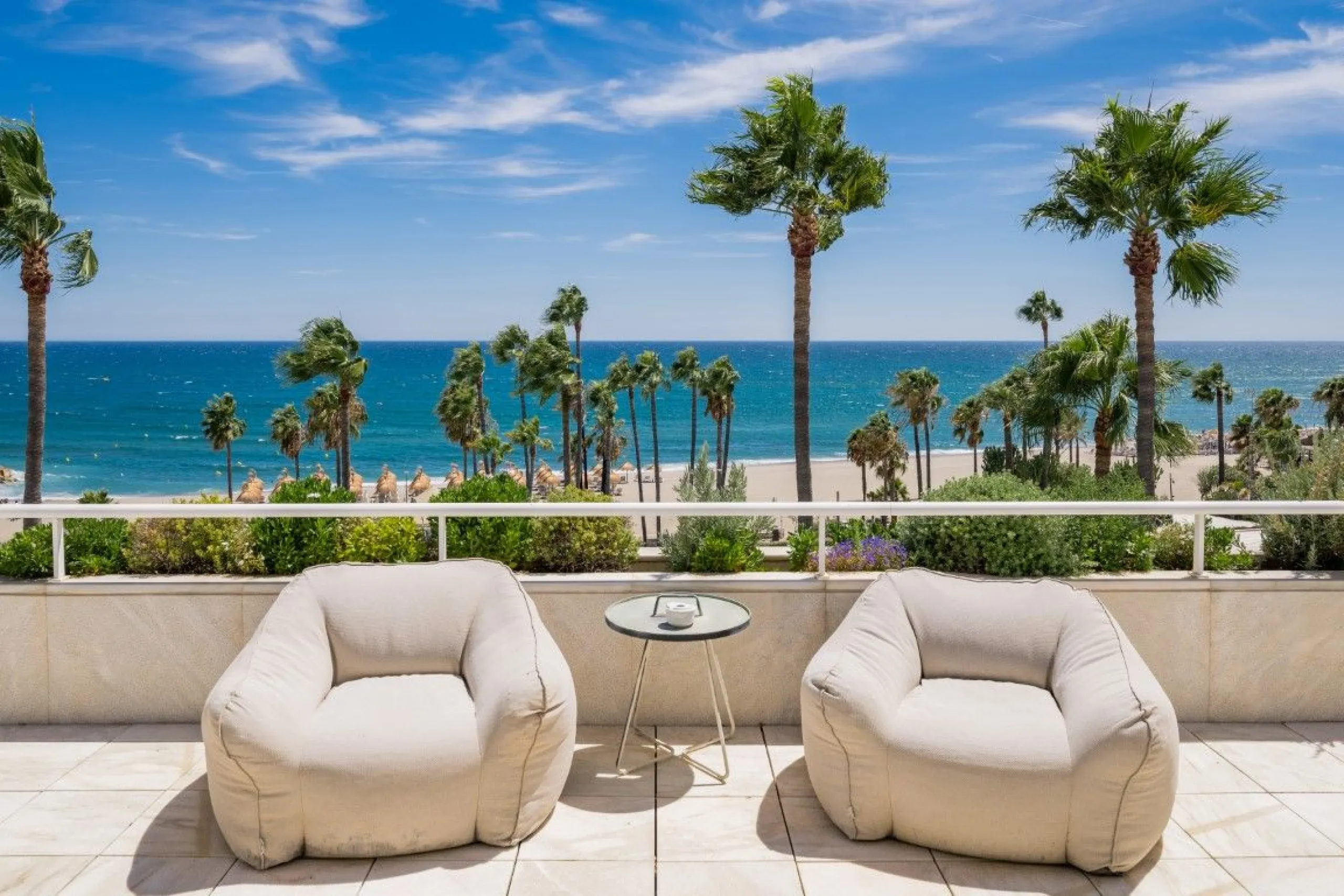 Apartment - Penthouse в продаже в Marbella, Málaga. В доме 3 спален и 3 ванных комнат. Площадь дома 221 м²