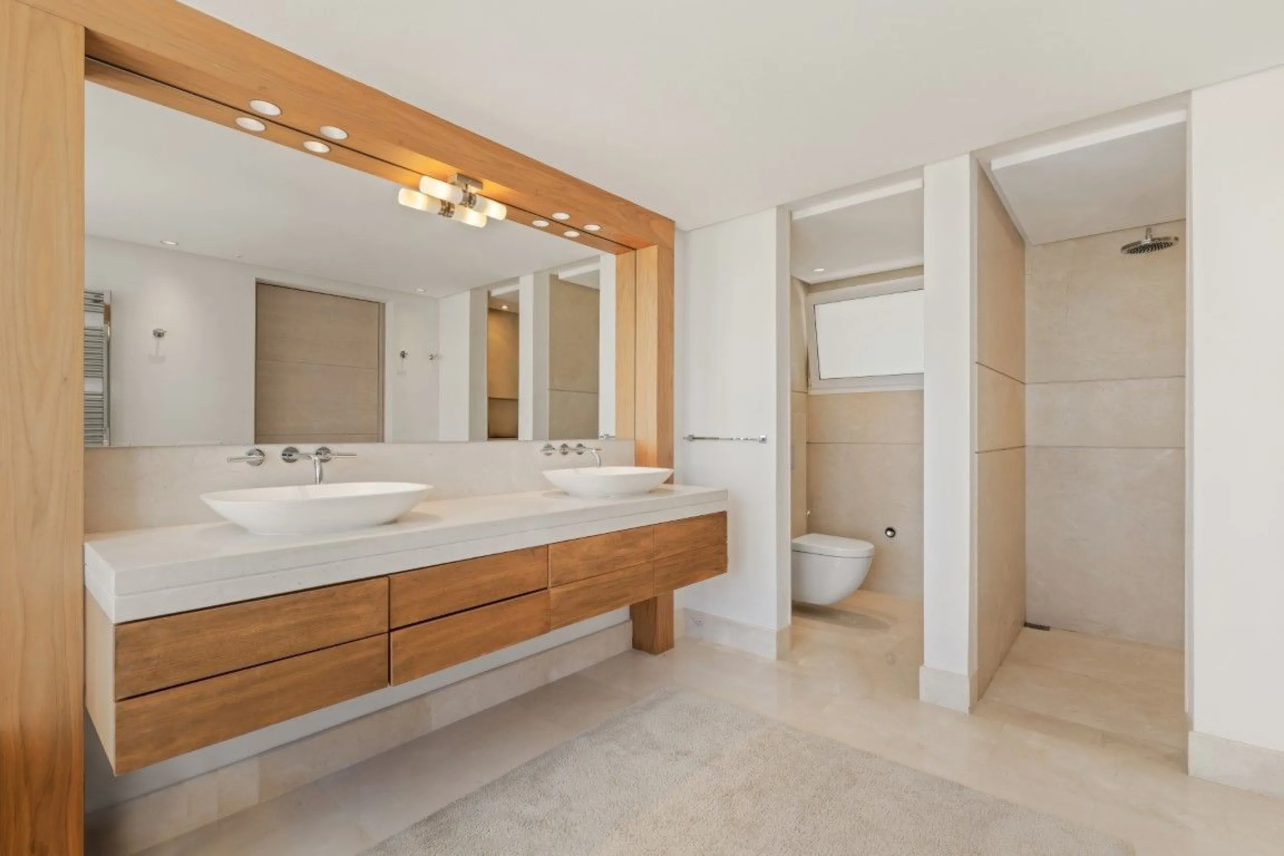 Apartment - Penthouse в продаже в Marbella, Málaga. В доме 3 спален и 3 ванных комнат. Площадь дома 221 м²