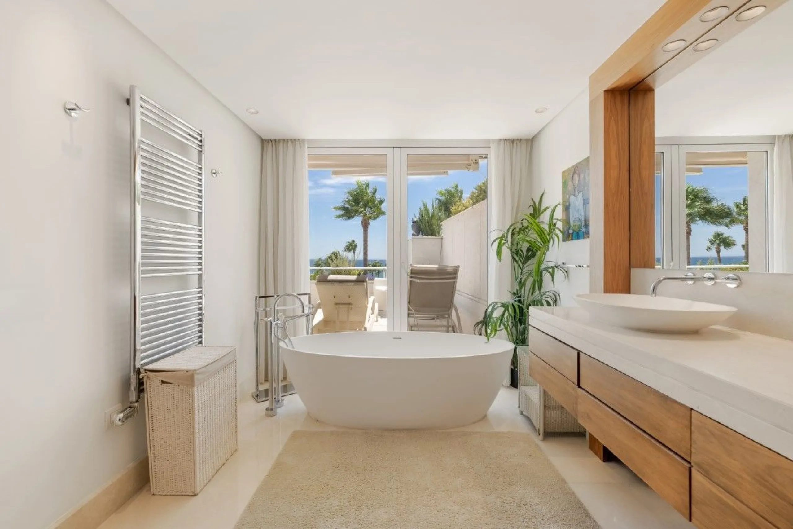 Apartment - Penthouse в продаже в Marbella, Málaga. В доме 3 спален и 3 ванных комнат. Площадь дома 221 м²