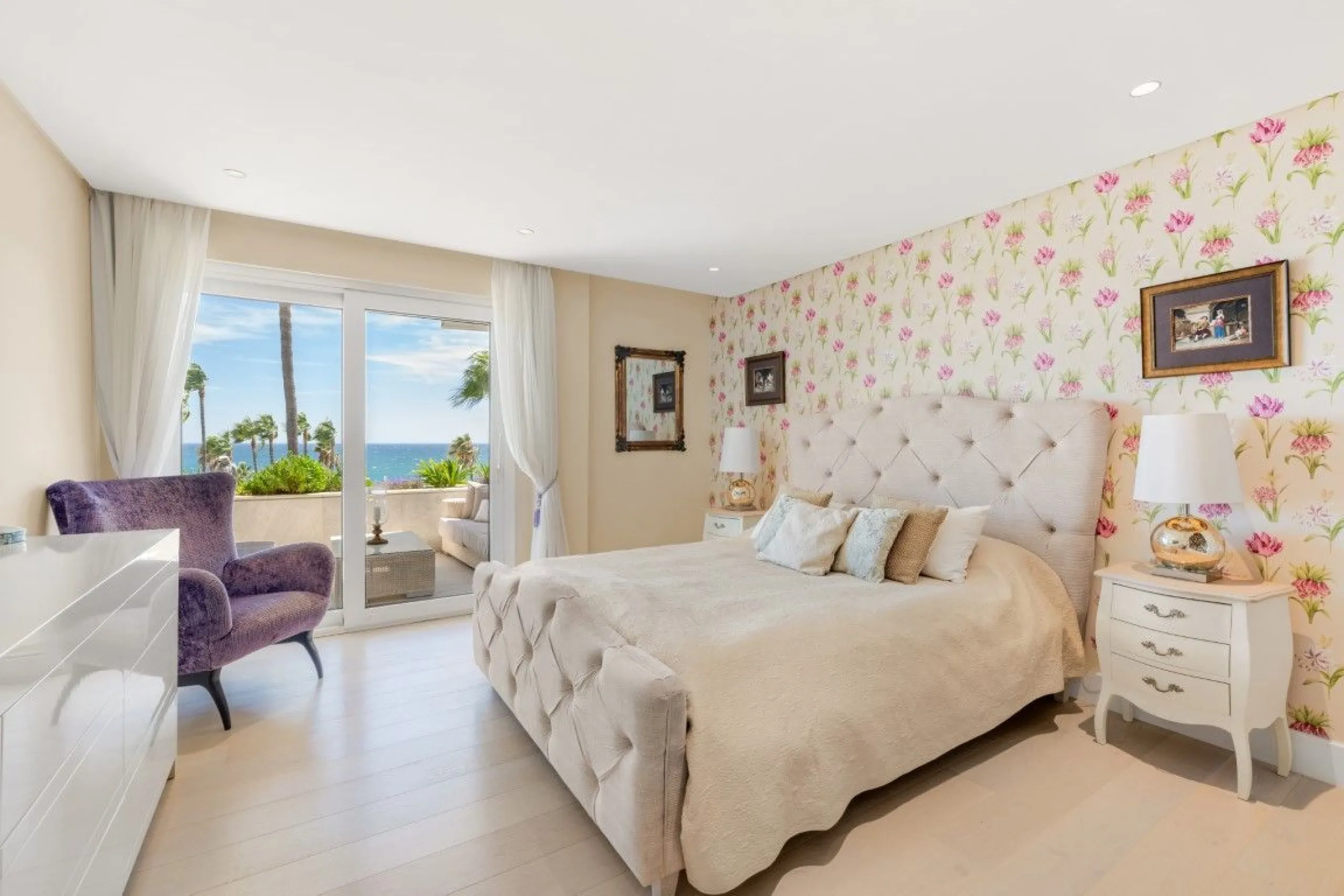 Apartment - Penthouse в продаже в Marbella, Málaga. В доме 3 спален и 3 ванных комнат. Площадь дома 221 м²