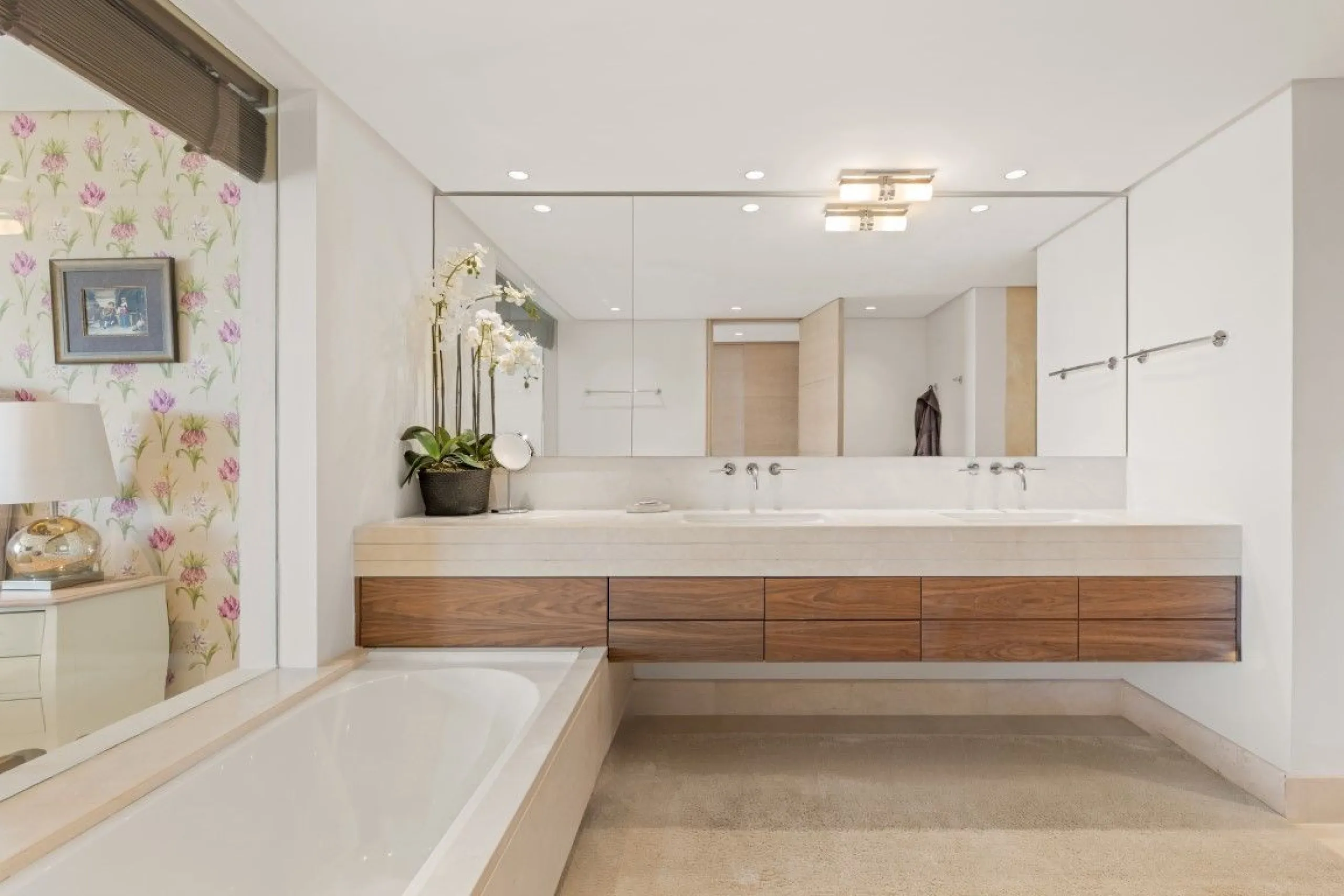 Apartment - Penthouse в продаже в Marbella, Málaga. В доме 3 спален и 3 ванных комнат. Площадь дома 221 м²