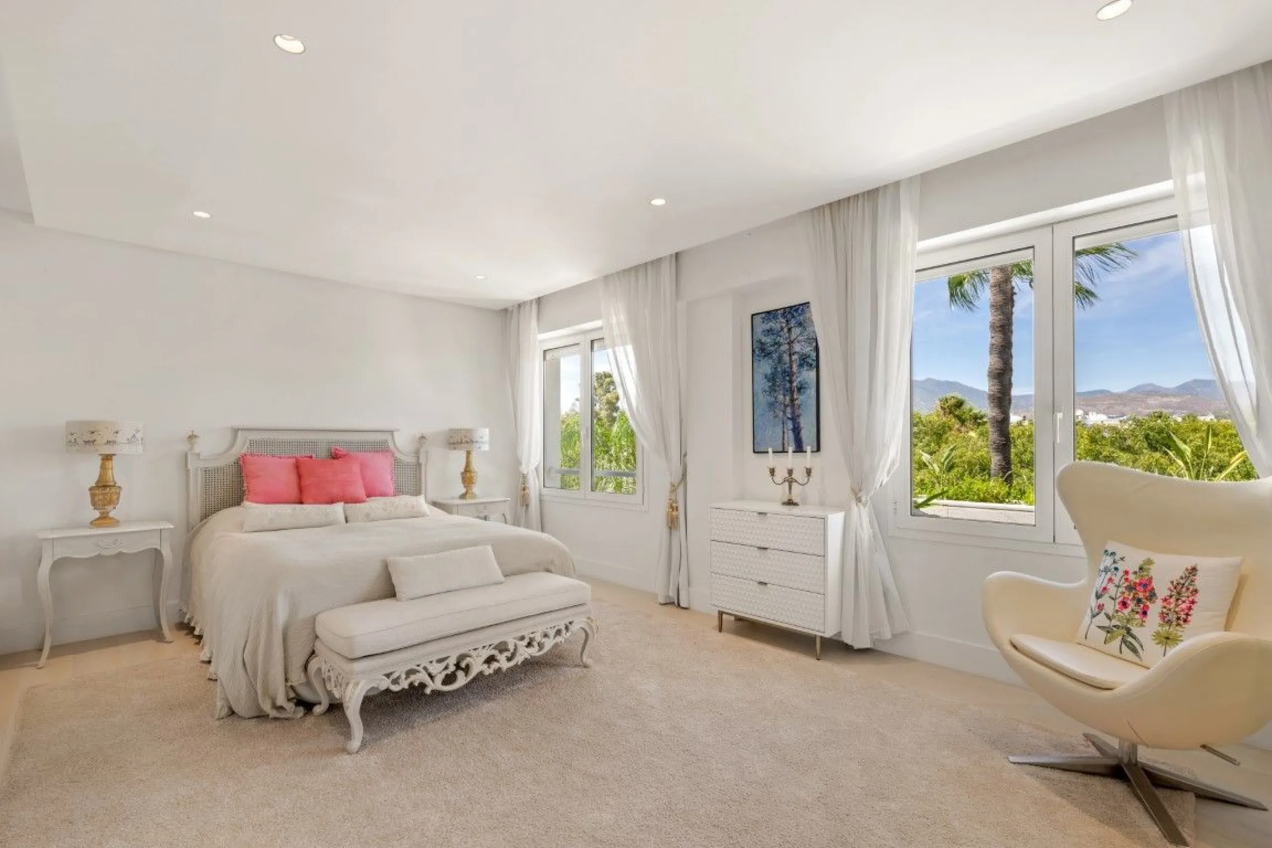 Apartment - Penthouse в продаже в Marbella, Málaga. В доме 3 спален и 3 ванных комнат. Площадь дома 221 м²