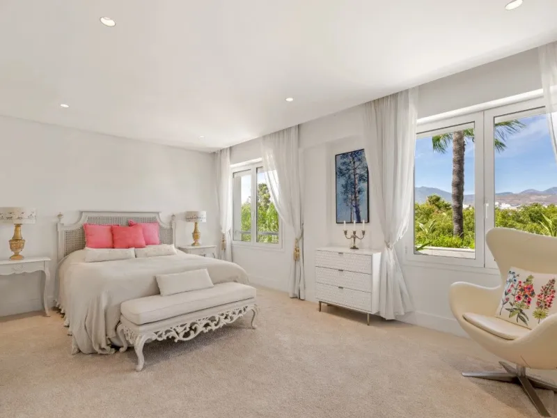 Apartment - Penthouse в продаже в Marbella, Málaga. В доме 3 спален и 3 ванных комнат. Площадь дома 221 м²
