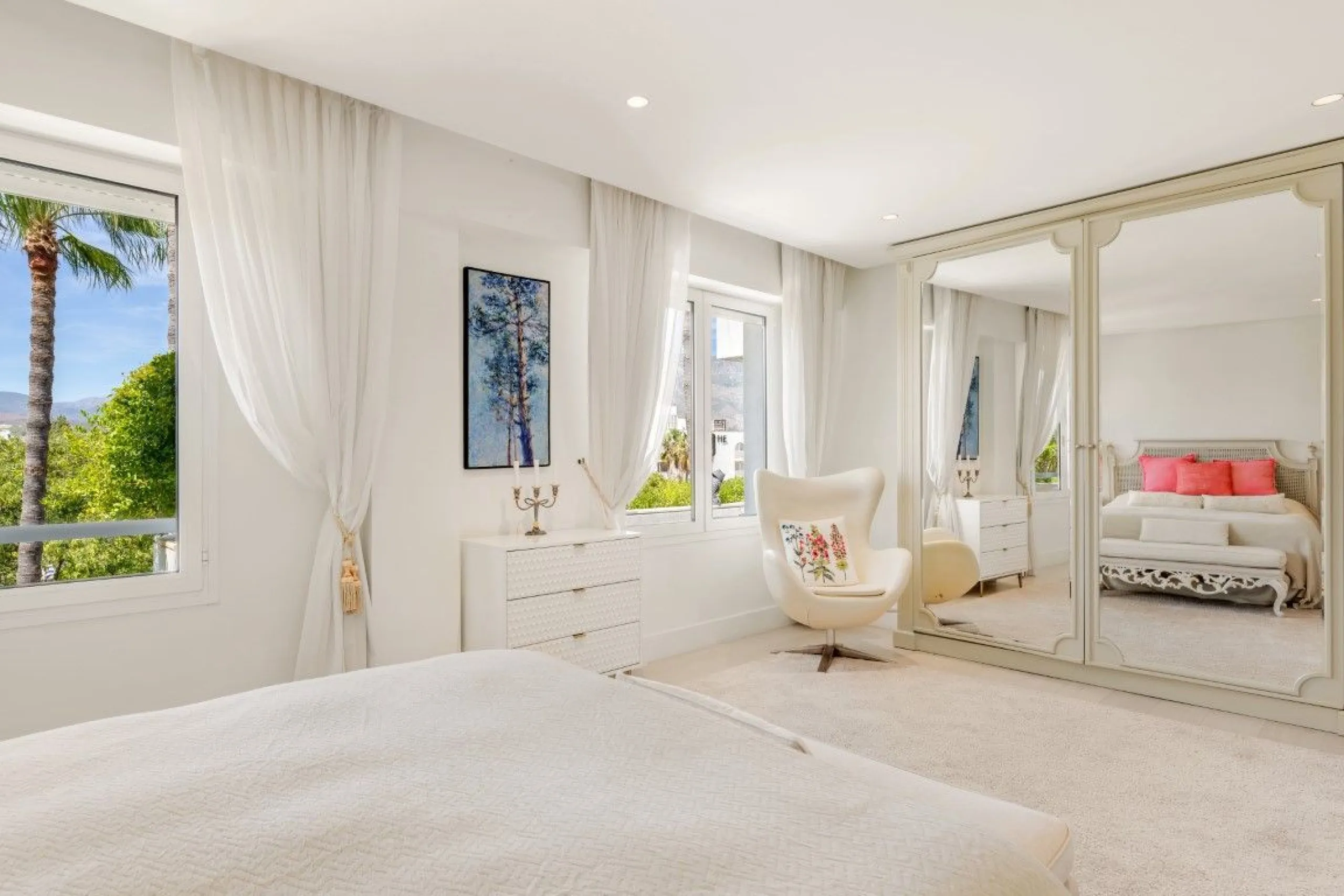 Apartment - Penthouse в продаже в Marbella, Málaga. В доме 3 спален и 3 ванных комнат. Площадь дома 221 м²