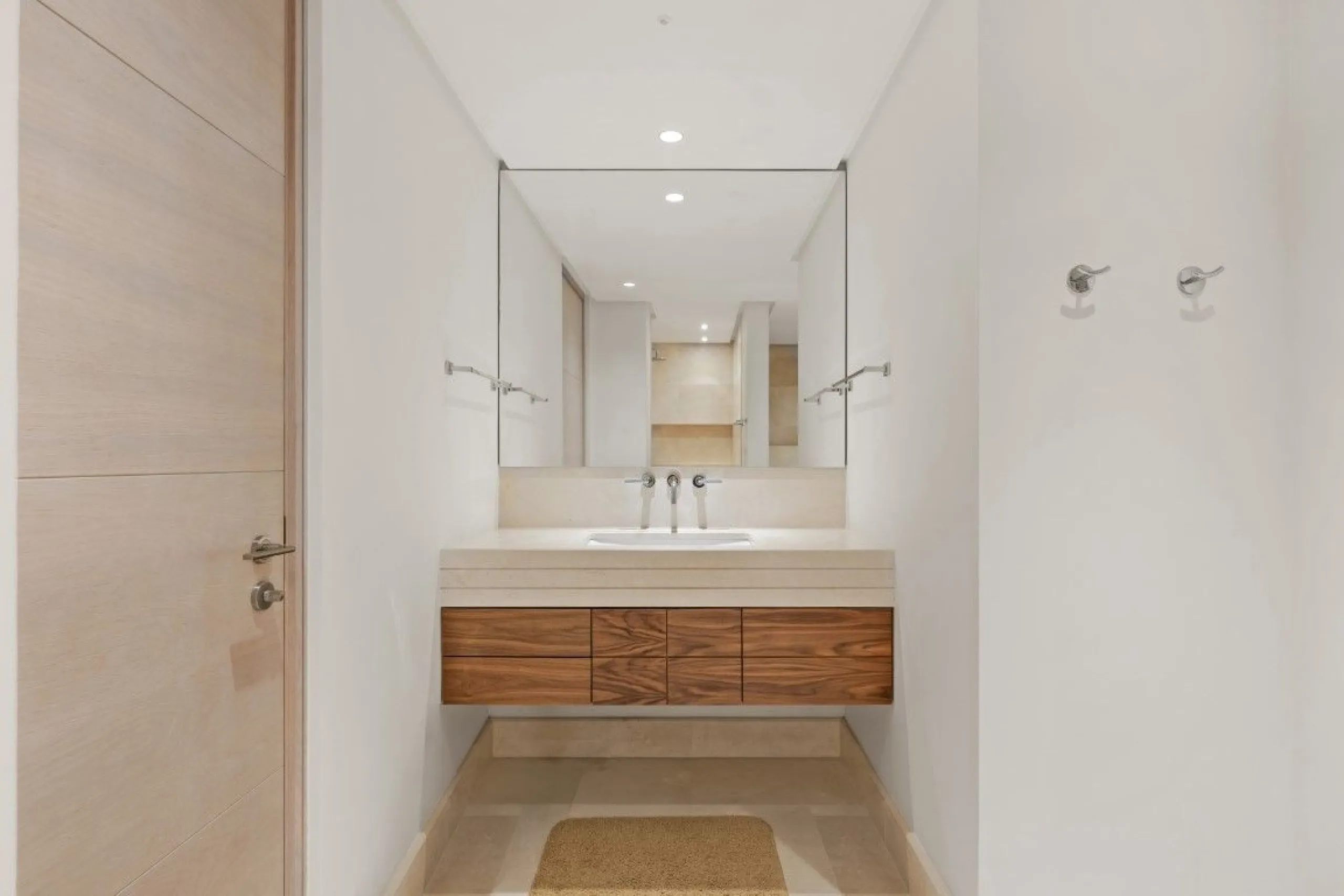 Apartment - Penthouse в продаже в Marbella, Málaga. В доме 3 спален и 3 ванных комнат. Площадь дома 221 м²