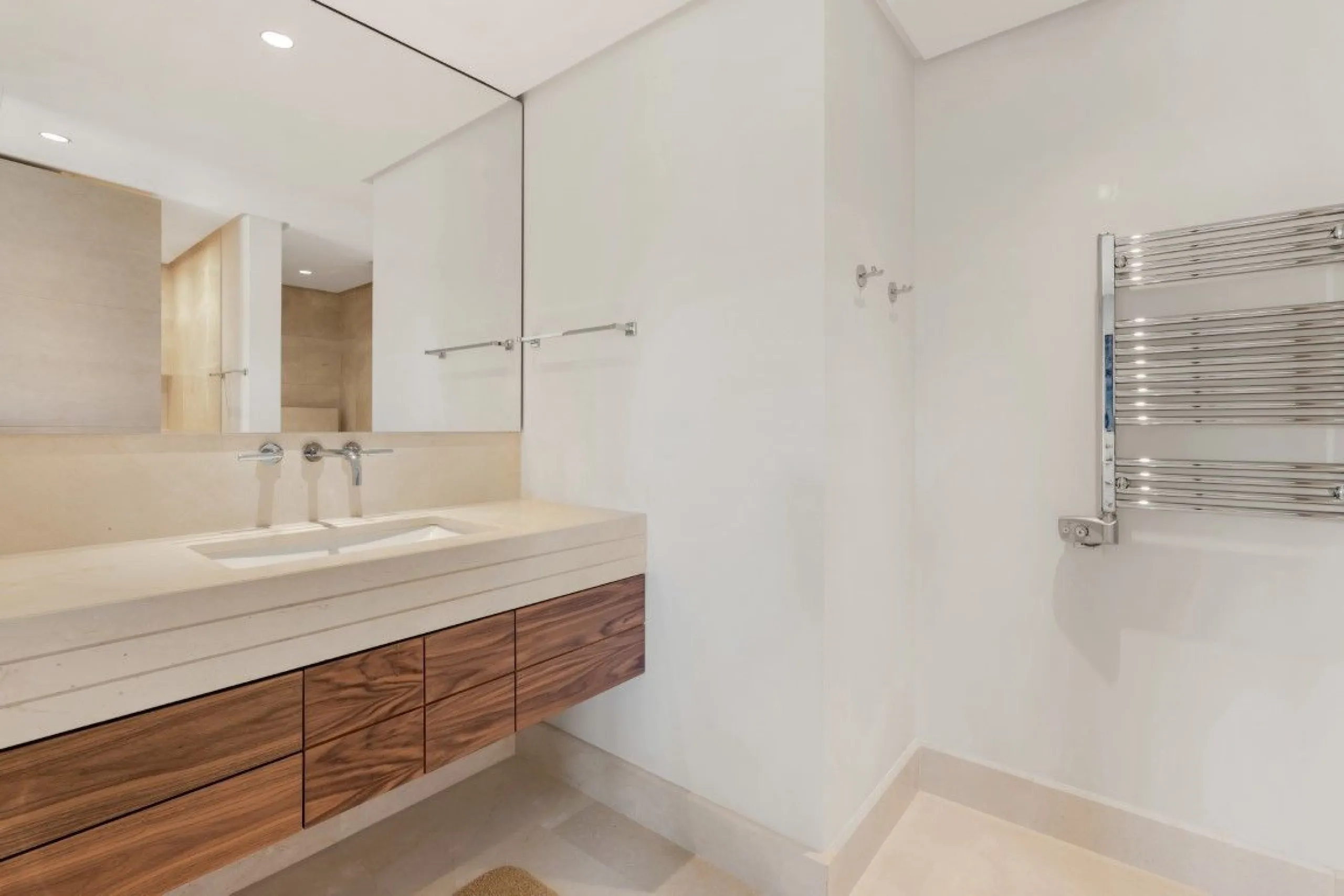 Apartment - Penthouse в продаже в Marbella, Málaga. В доме 3 спален и 3 ванных комнат. Площадь дома 221 м²