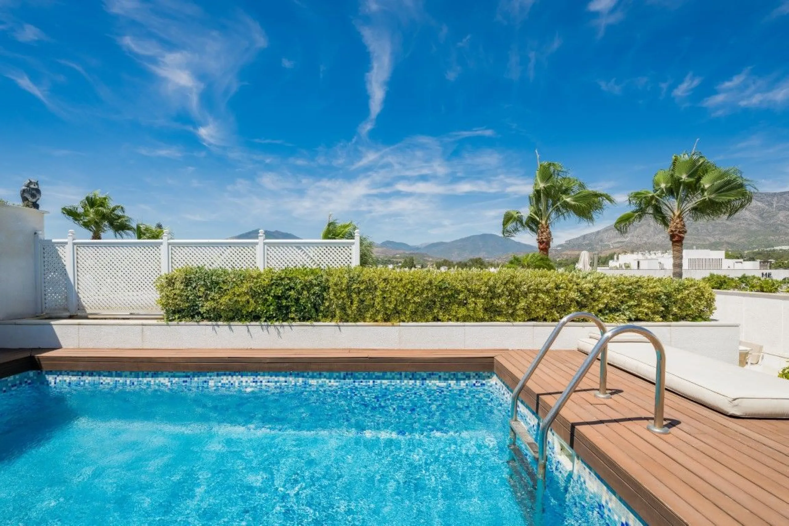 Apartment - Penthouse в продаже в Marbella, Málaga. В доме 3 спален и 3 ванных комнат. Площадь дома 221 м²