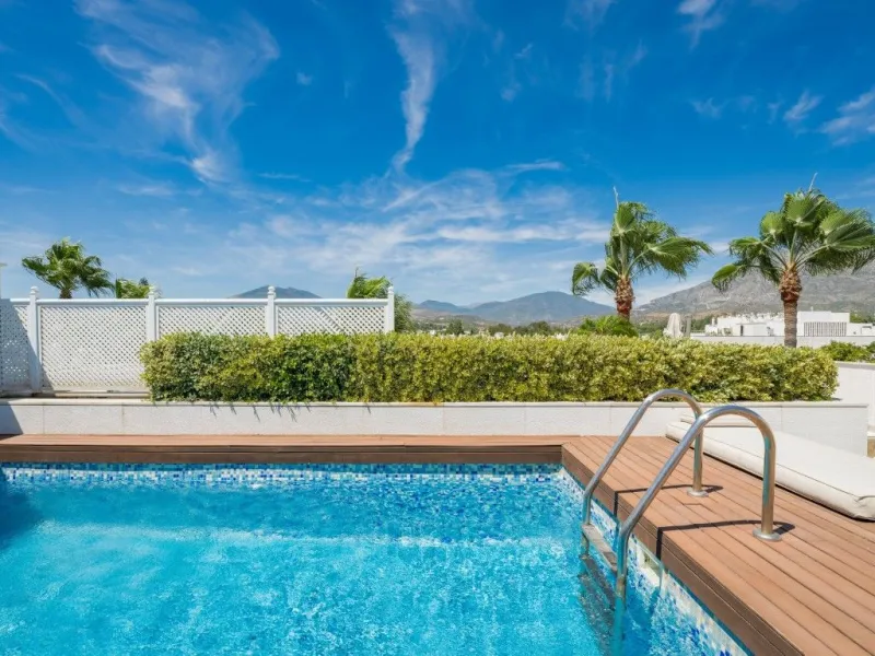 Apartment - Penthouse в продаже в Marbella, Málaga. В доме 3 спален и 3 ванных комнат. Площадь дома 221 м²