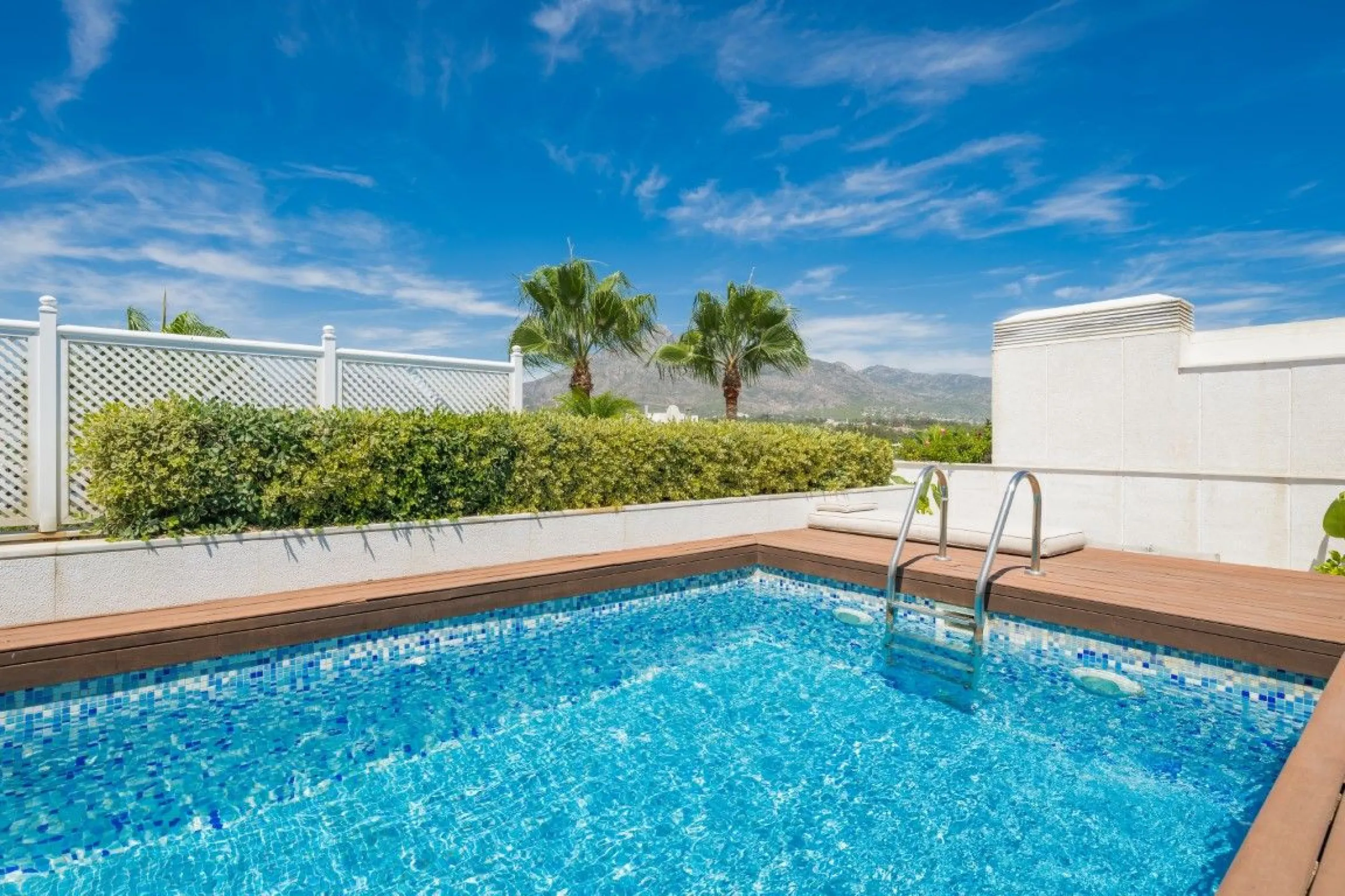 Apartment - Penthouse в продаже в Marbella, Málaga. В доме 3 спален и 3 ванных комнат. Площадь дома 221 м²