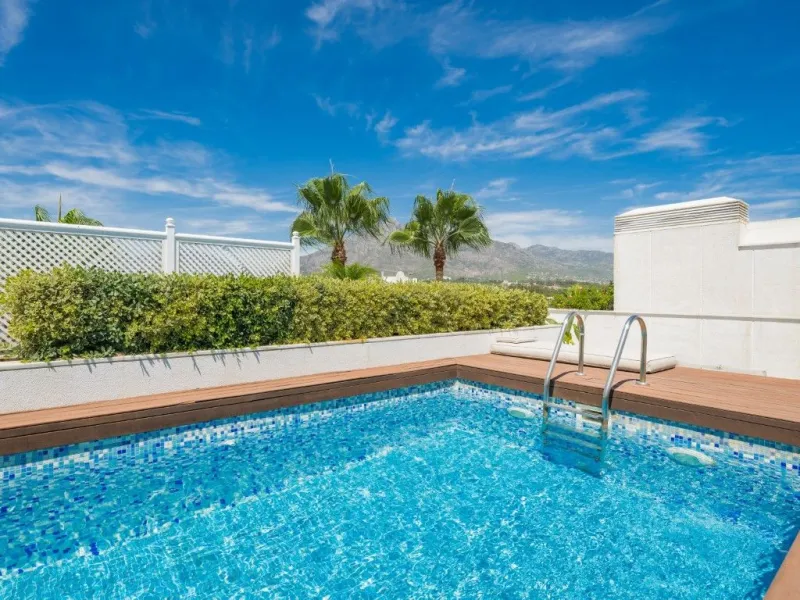 Apartment - Penthouse в продаже в Marbella, Málaga. В доме 3 спален и 3 ванных комнат. Площадь дома 221 м²