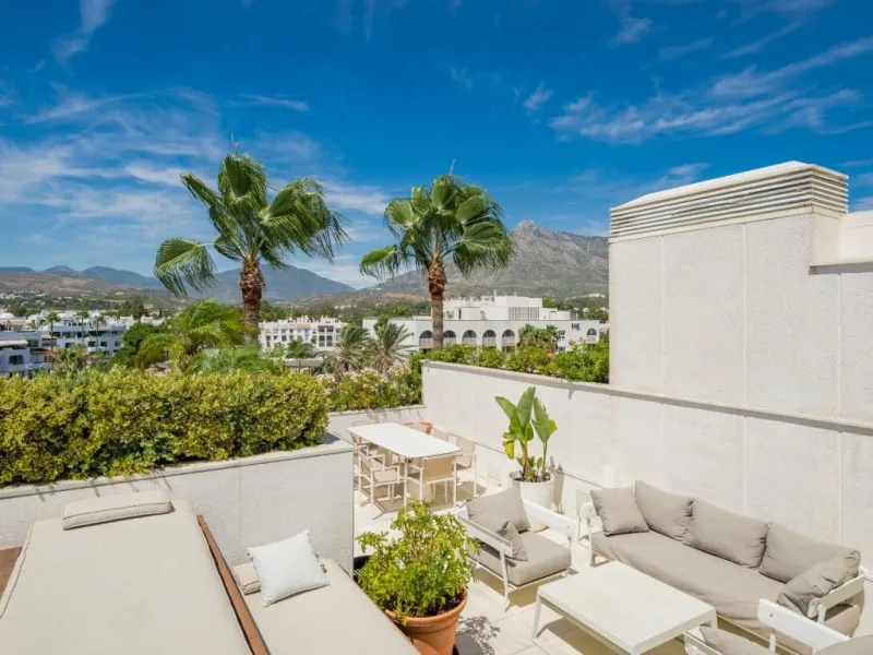Apartment - Penthouse в продаже в Marbella, Málaga. В доме 3 спален и 3 ванных комнат. Площадь дома 221 м²