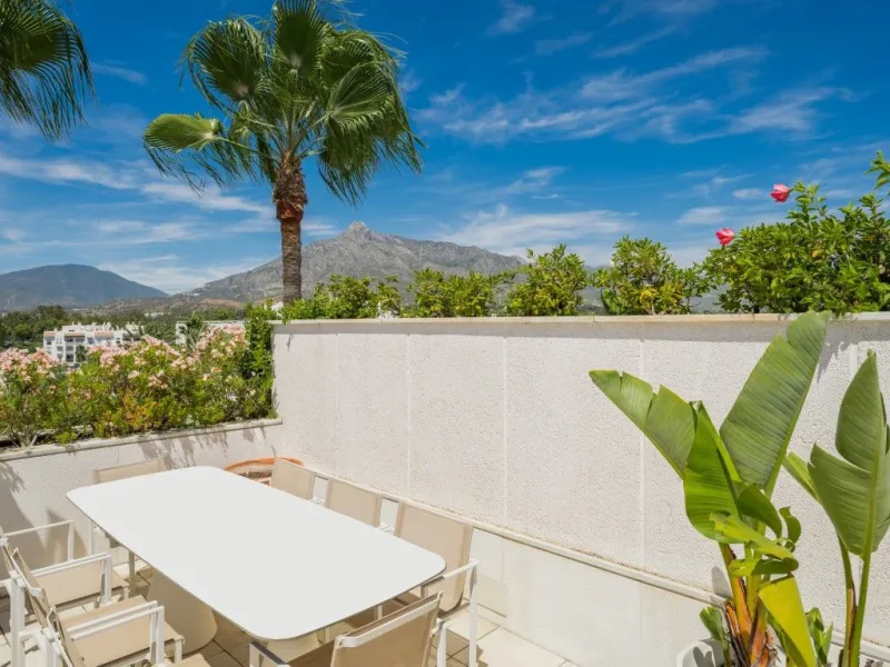 Apartment - Penthouse в продаже в Marbella, Málaga. В доме 3 спален и 3 ванных комнат. Площадь дома 221 м²