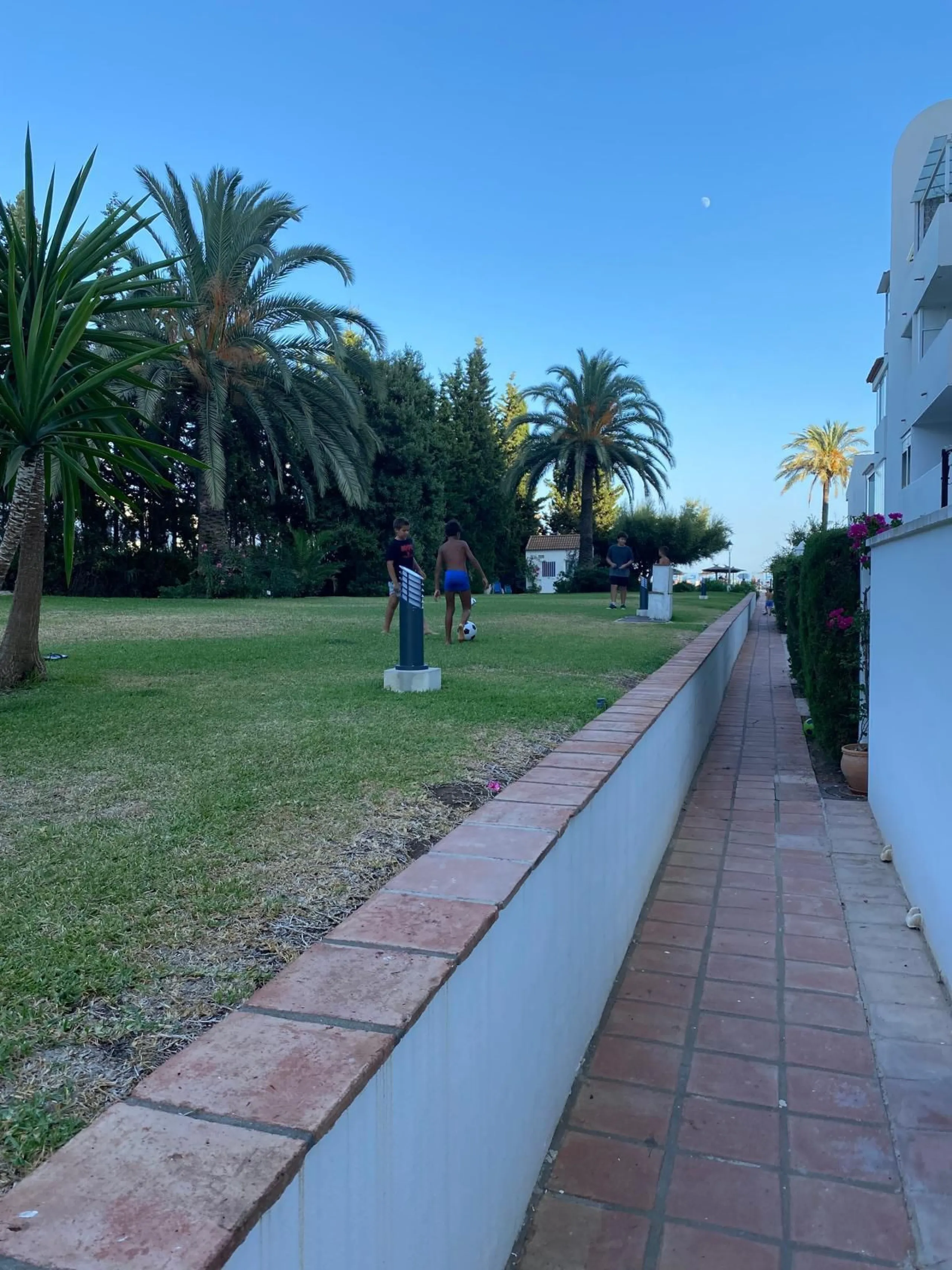 Prime Frontline Beach Apartment on Estepona's Serene Playa de Guadalobón