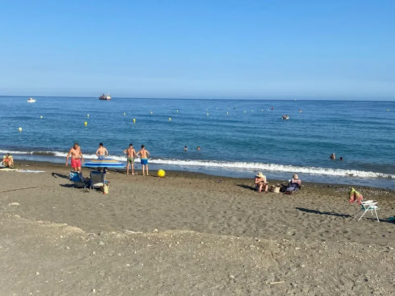 Prime Frontline Beach Apartment on Estepona's Serene Playa de Guadalobón