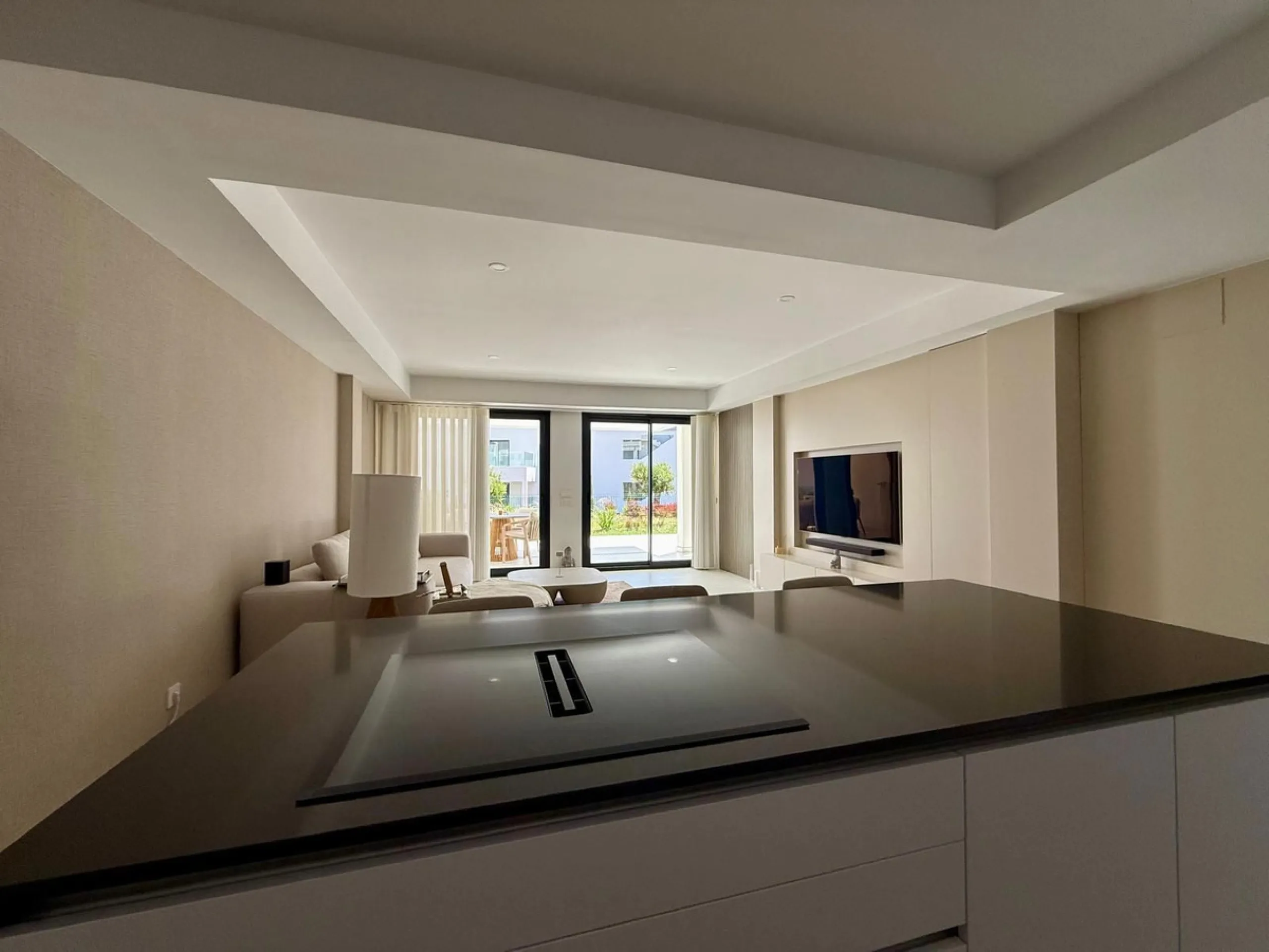 New apartment with a modern design, premium finishes, and fully furnished, ready to move in. It comes with three parking spaces and the option to acquire an additional one, along with a pre-installed electric car charging point for added convenience.