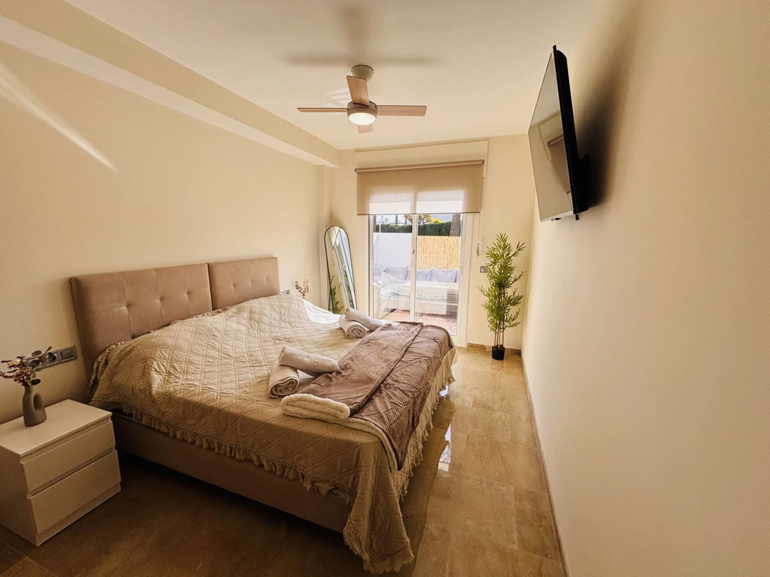 Apartment - Ground Floor Apartment в продаже в Manilva, Málaga. В доме 3 спален и 2 ванных комнат. Площадь дома 157 м²