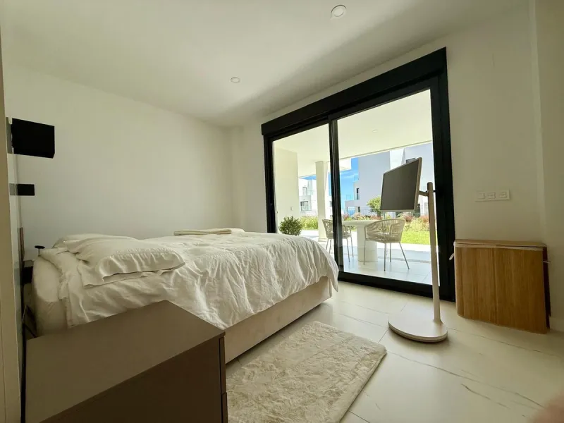 New apartment with a modern design, premium finishes, and fully furnished, ready to move in. It comes with three parking spaces and the option to acquire an additional one, along with a pre-installed electric car charging point for added convenience.