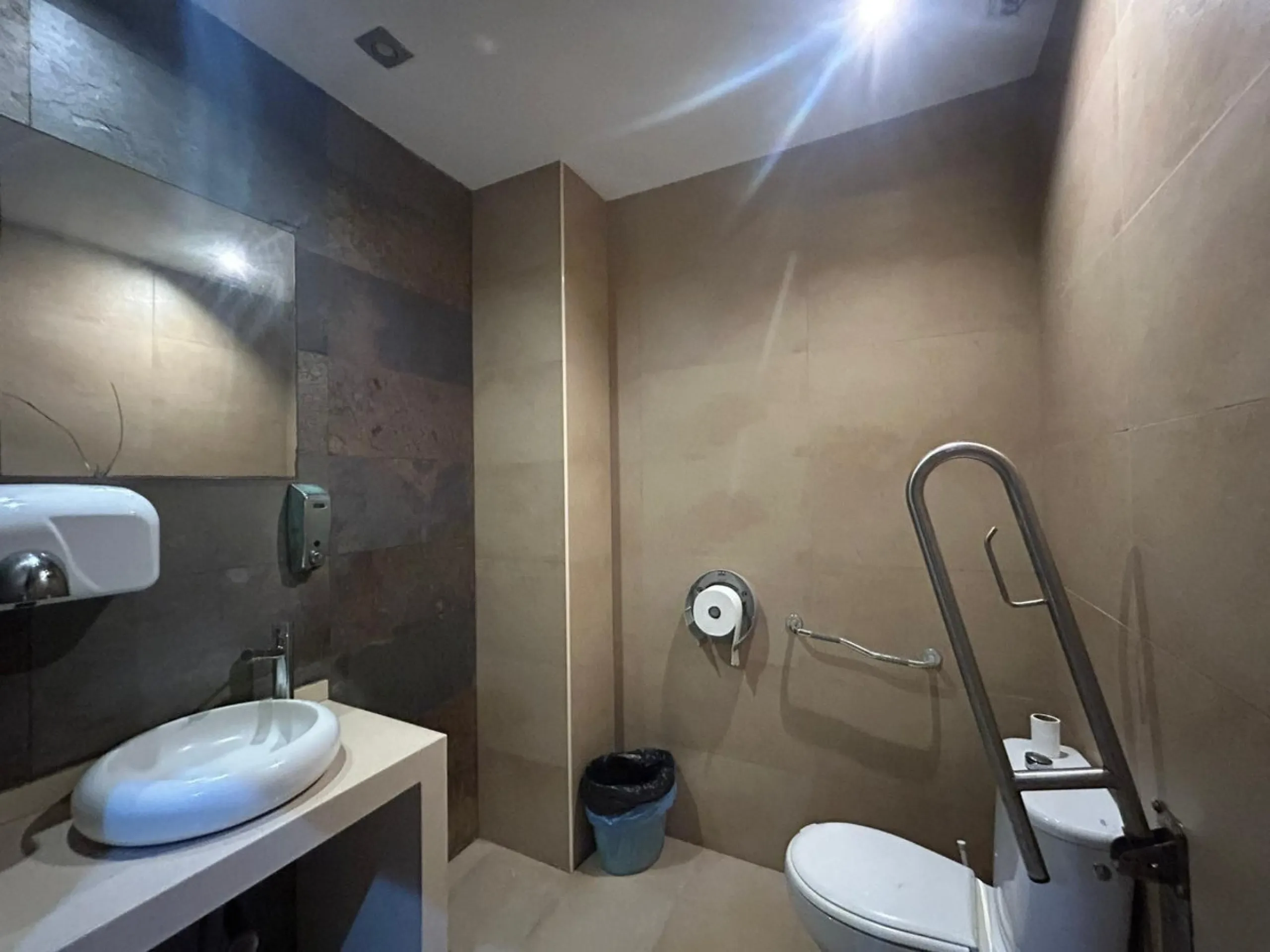 Commercial - Commercial Premises в продаже в Marbella, Málaga. Площадь дома 231 м²