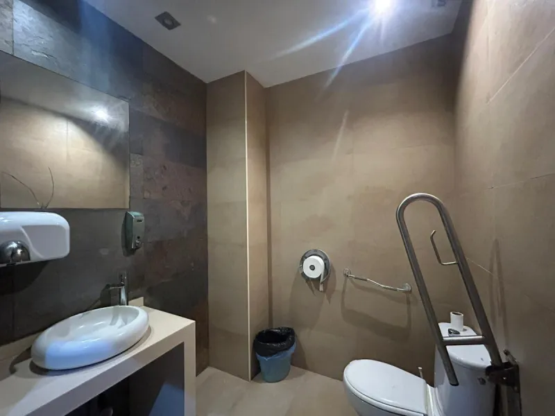 Commercial - Commercial Premises в продаже в Marbella, Málaga. Площадь дома 231 м²