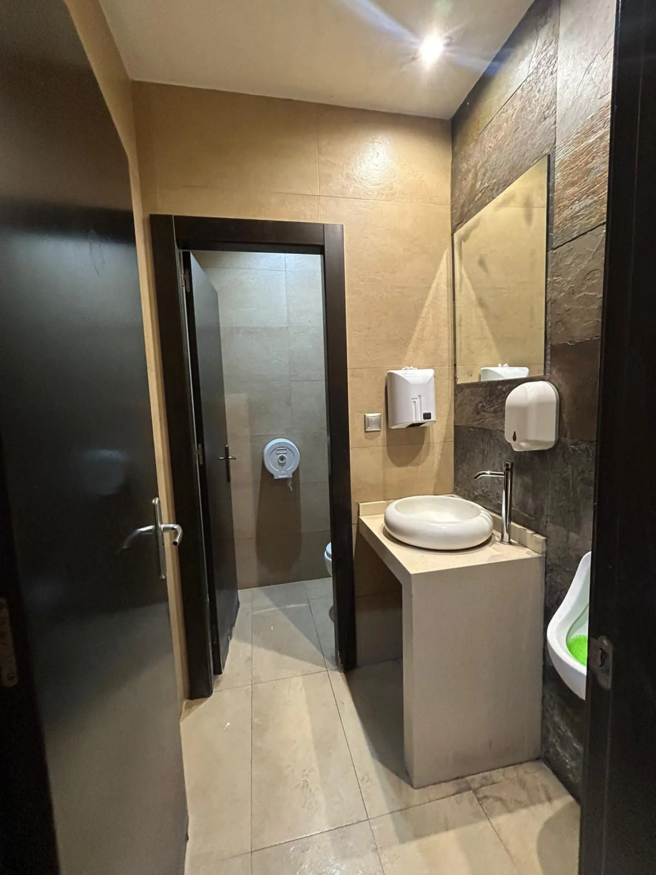 Commercial - Commercial Premises в продаже в Marbella, Málaga. Площадь дома 231 м²