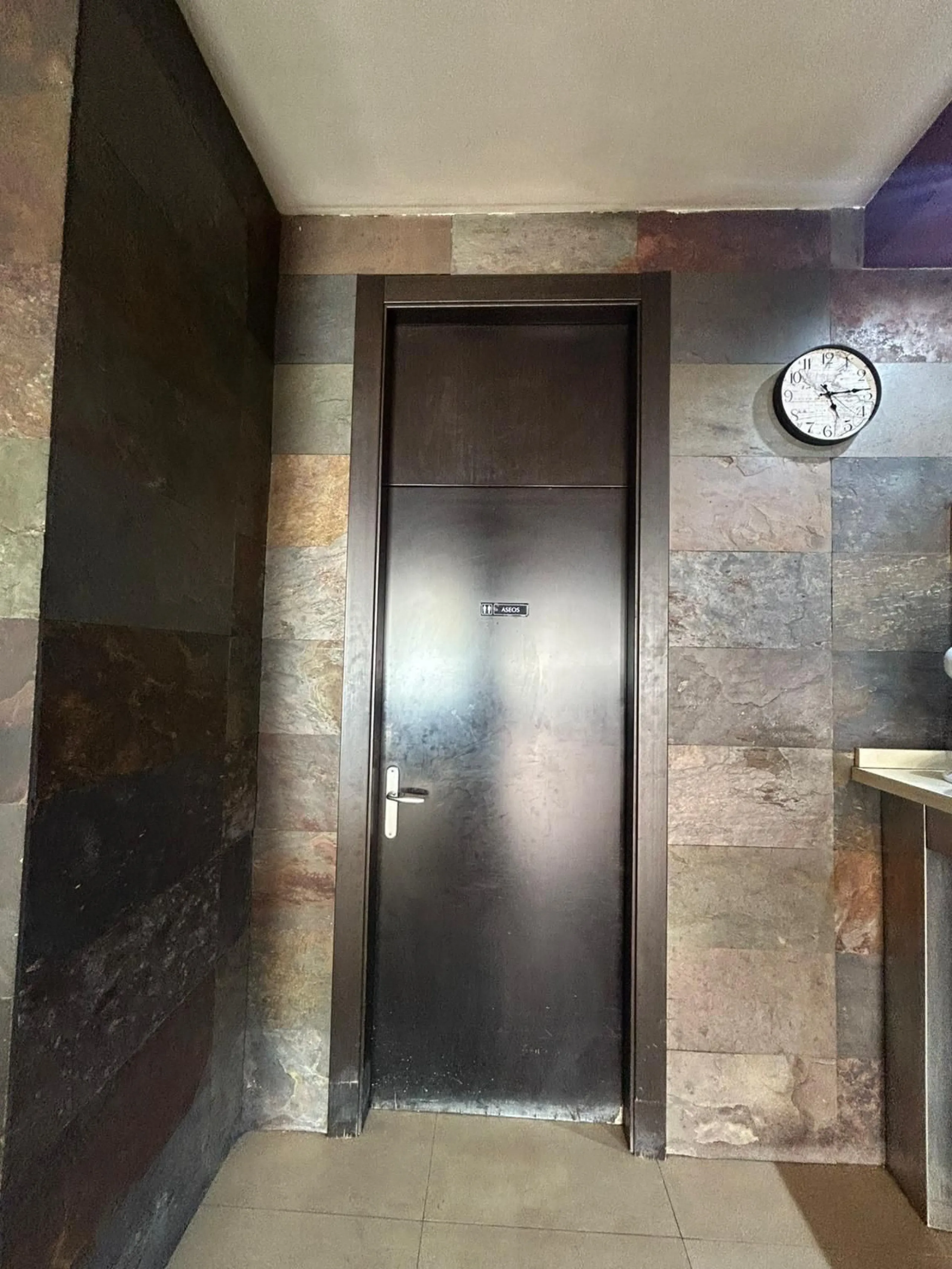 Commercial - Commercial Premises в продаже в Marbella, Málaga. Площадь дома 231 м²
