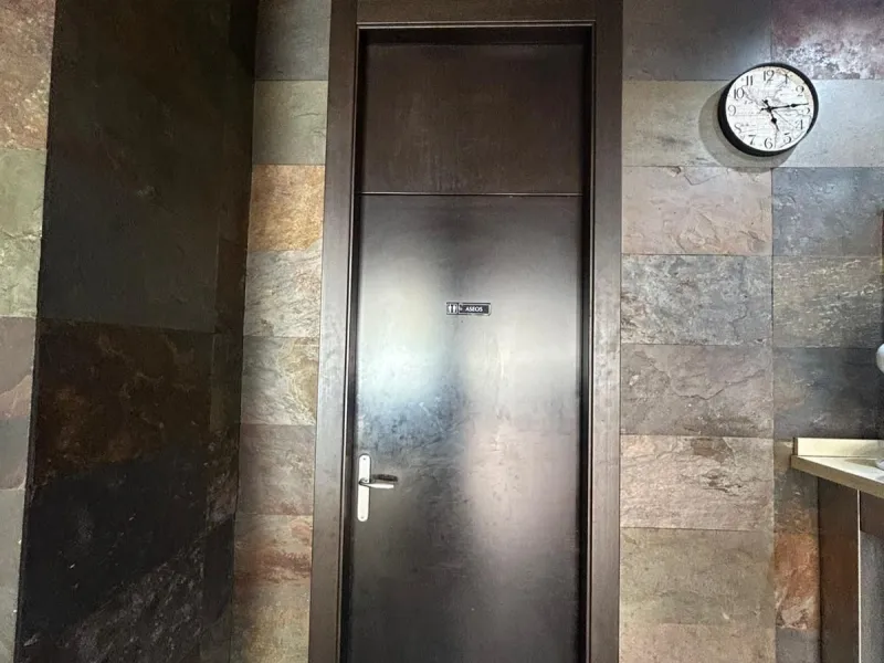 Commercial - Commercial Premises в продаже в Marbella, Málaga. Площадь дома 231 м²