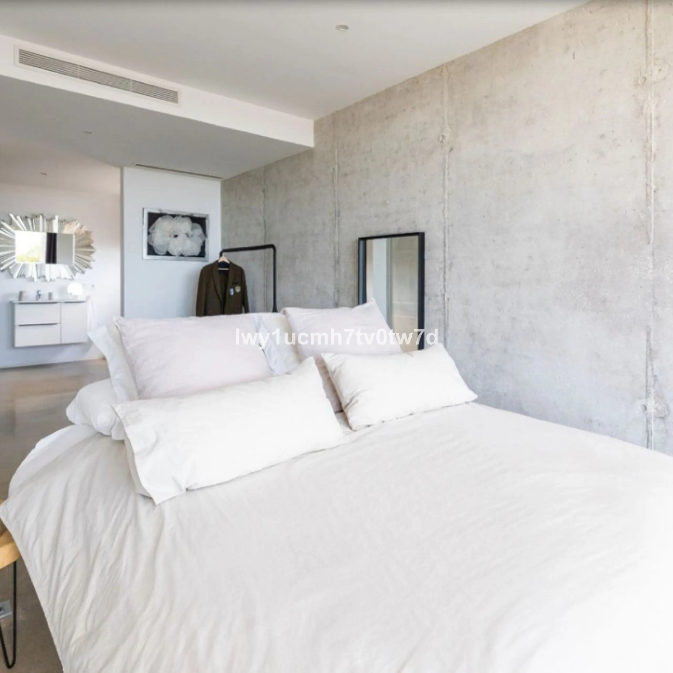 House - Detached Villa в продаже в Benalmadena, Málaga. В доме 4 спален и 3 ванных комнат. Площадь дома 303 м². Площадь участка 1149 м²