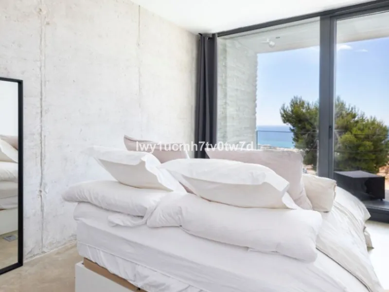 House - Detached Villa в продаже в Benalmadena, Málaga. В доме 4 спален и 3 ванных комнат. Площадь дома 303 м². Площадь участка 1149 м²