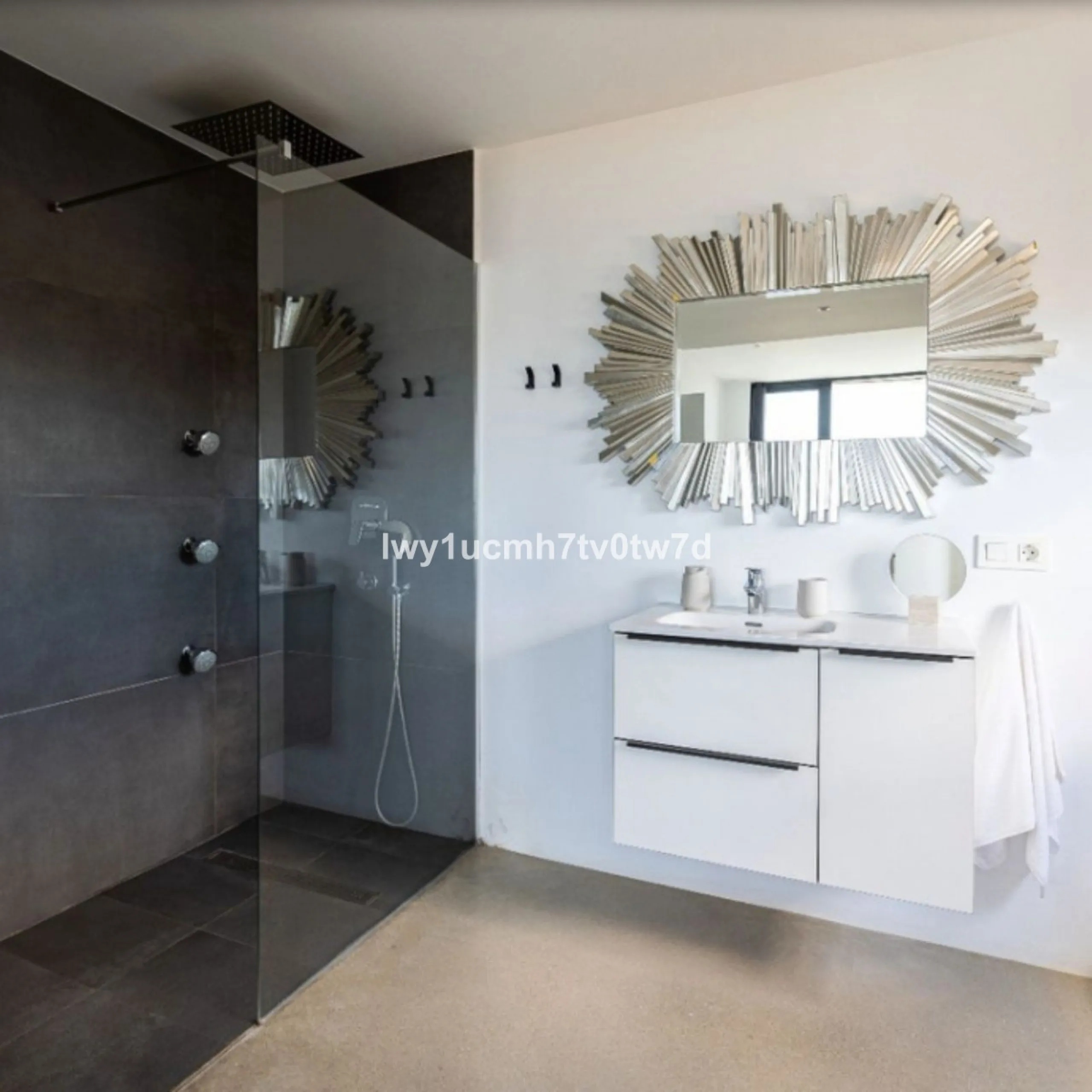 House - Detached Villa в продаже в Benalmadena, Málaga. В доме 4 спален и 3 ванных комнат. Площадь дома 303 м². Площадь участка 1149 м²