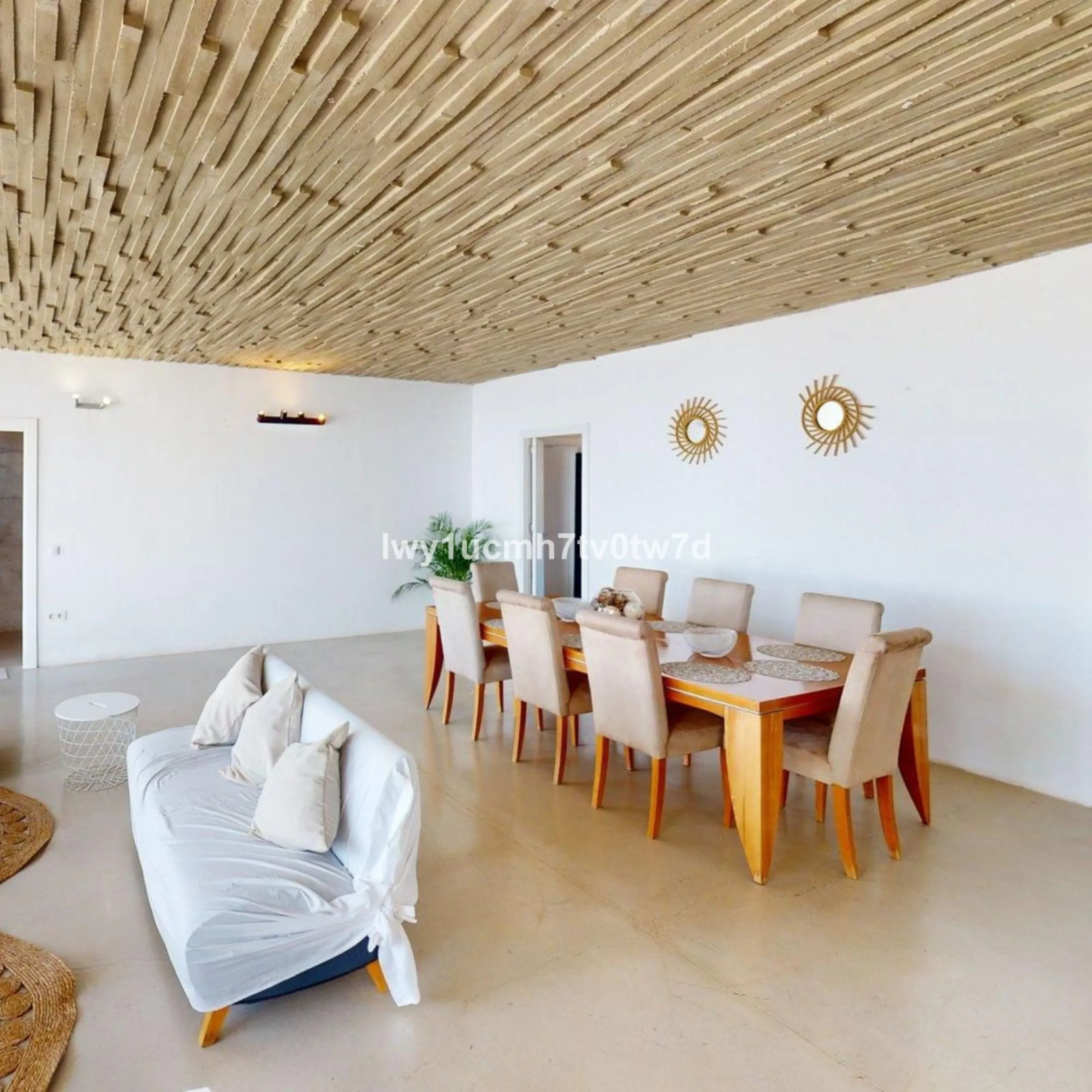 House - Detached Villa в продаже в Benalmadena, Málaga. В доме 4 спален и 3 ванных комнат. Площадь дома 303 м². Площадь участка 1149 м²